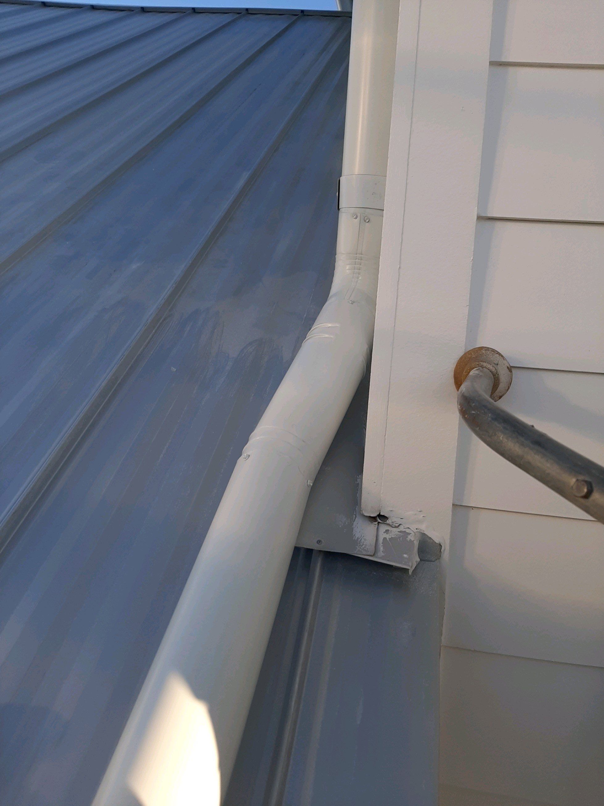 Gutter Installation Using 6 Inch Seamless Aluminum Gutters by Gutter Professors