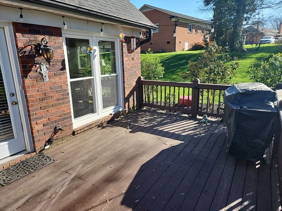 House Wash using cleaner by Power Wash Masters LLC