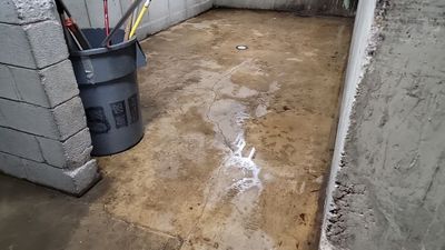 Parking garage using Hot water