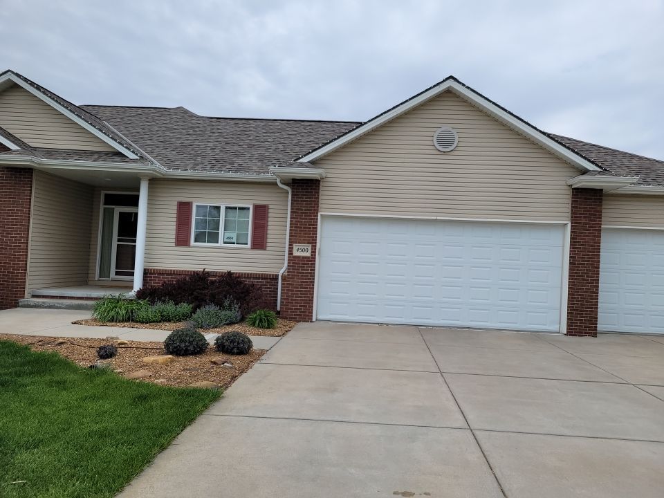 Residential Re-Roof using Landmark Shingles by White Castle Roofing