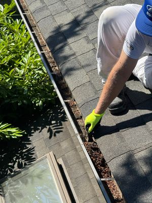 Gutter Cleaning in West Vancouver