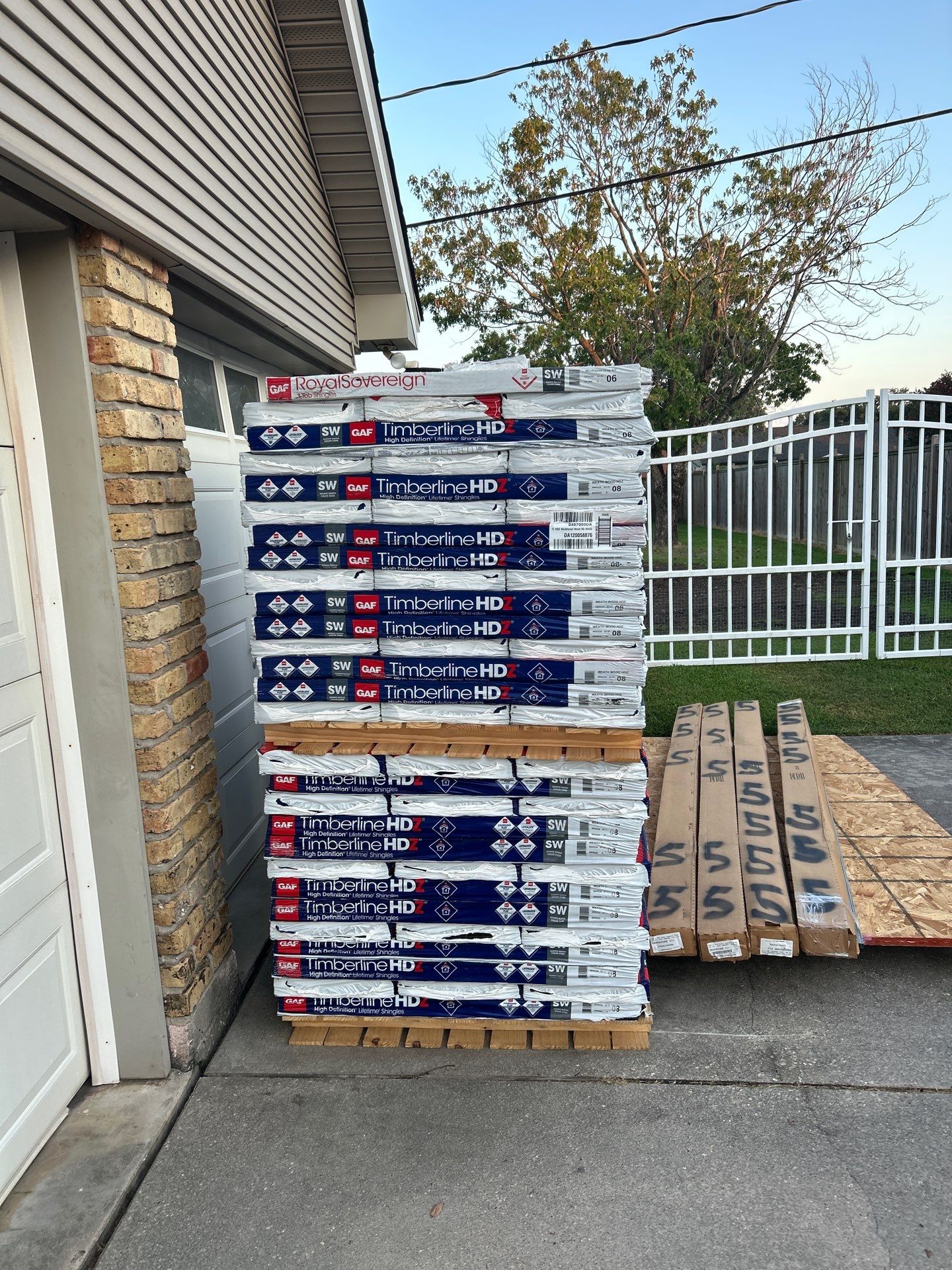 GAF HDZ - Weathered Wood by Elite Roofing LLC