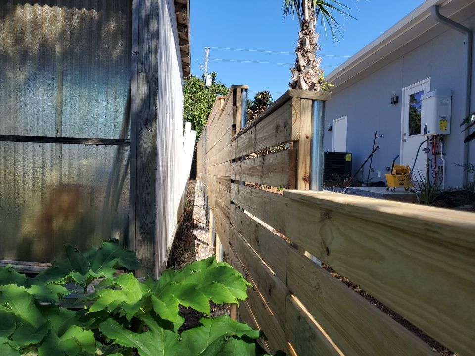 Custom Horizontal Fence  by Hip Square Fence Inc.