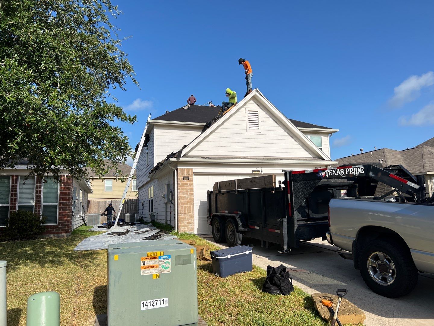 OC Duration Moire Back by HHH Roofing & Construction