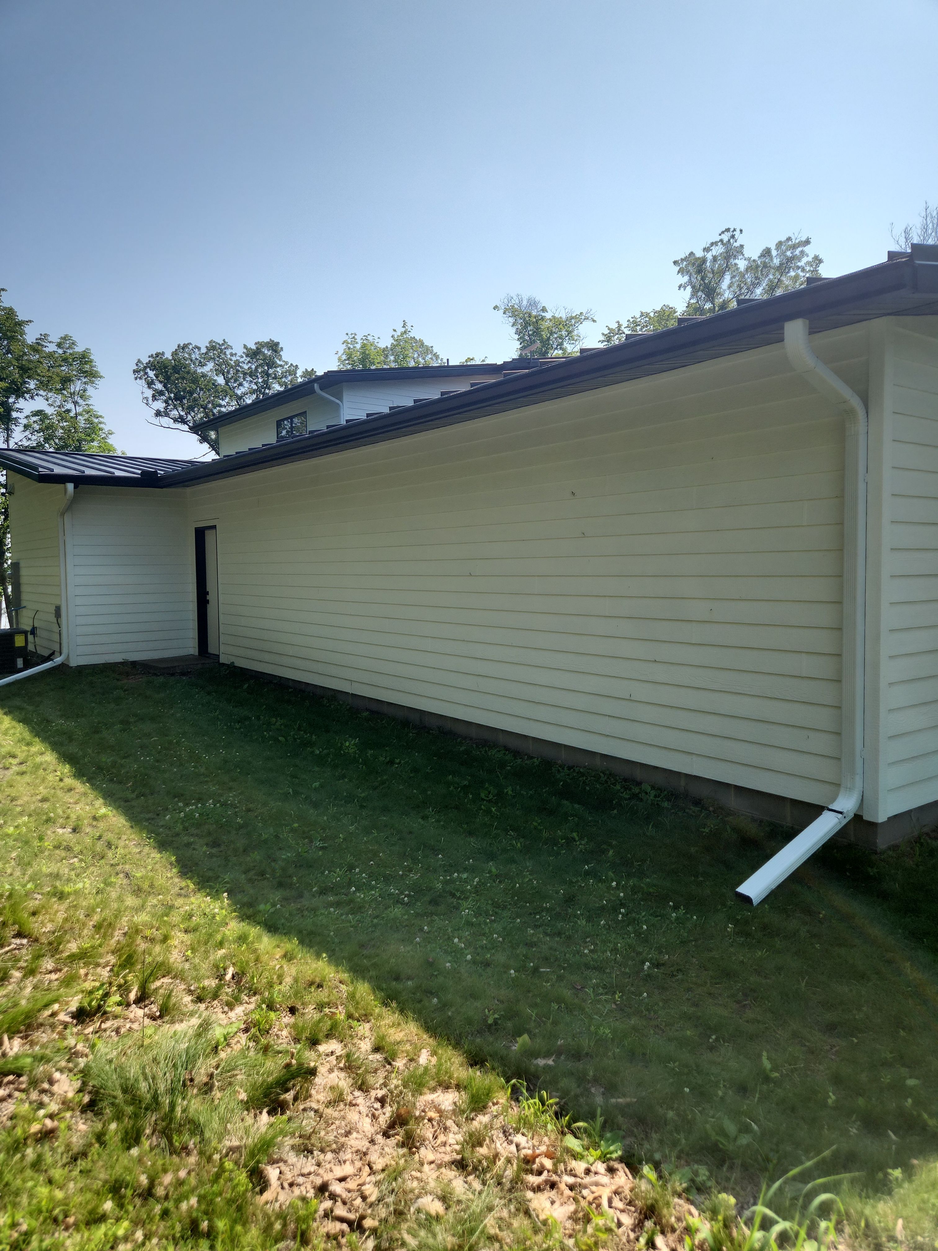 6" K StyleGutters with Black Screen – South Haven, MN by Next Level Seamless Gutters / Exteriors Inc.