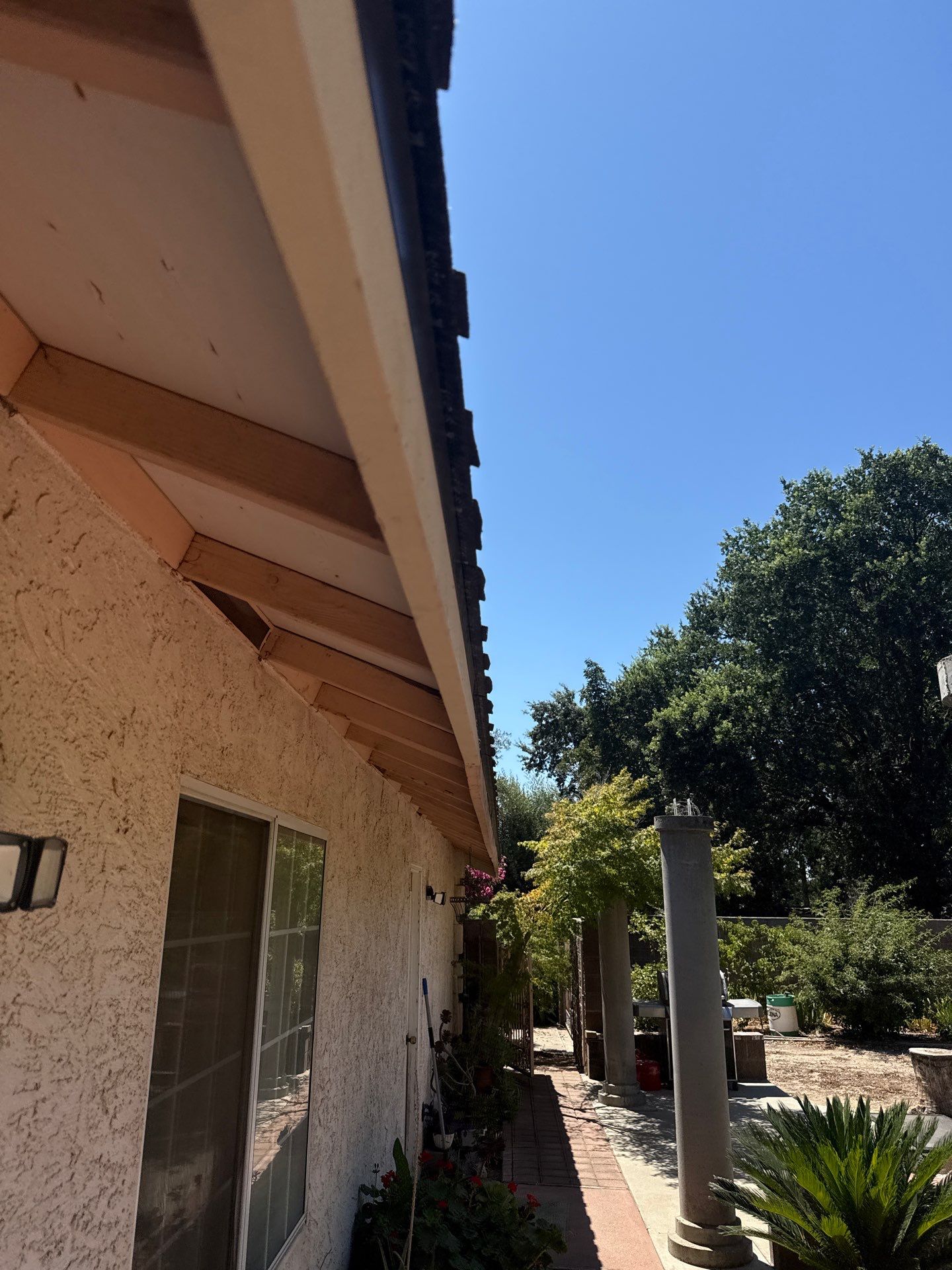 Presidential shingle roof by Straight Edge Roofing Inc