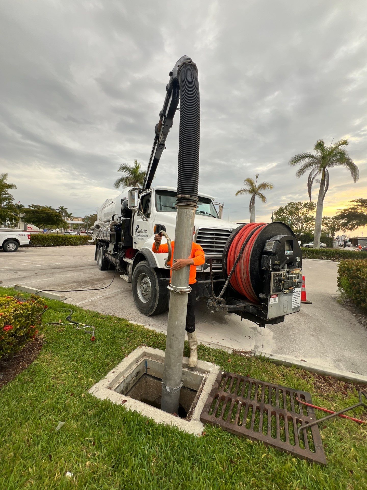 Stromwater System Maintenance at Bill Smith Appliances / Critter Cafe Marco Island Catch Basin by Don Mar, Inc. Storm Water Solutions
