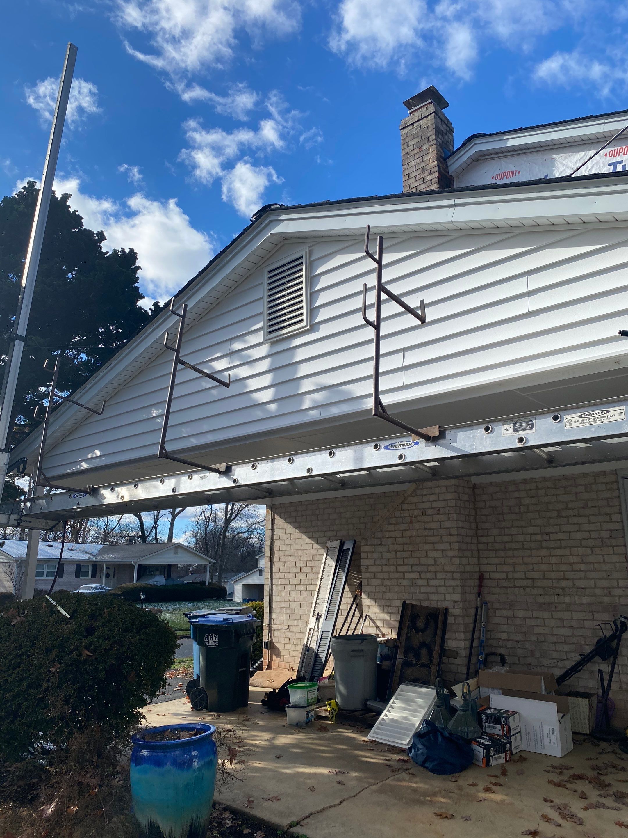 Springfield CertainTeed Charcoal Black Roof & CertainTeed Colonial White Siding by RM Banning, Inc.