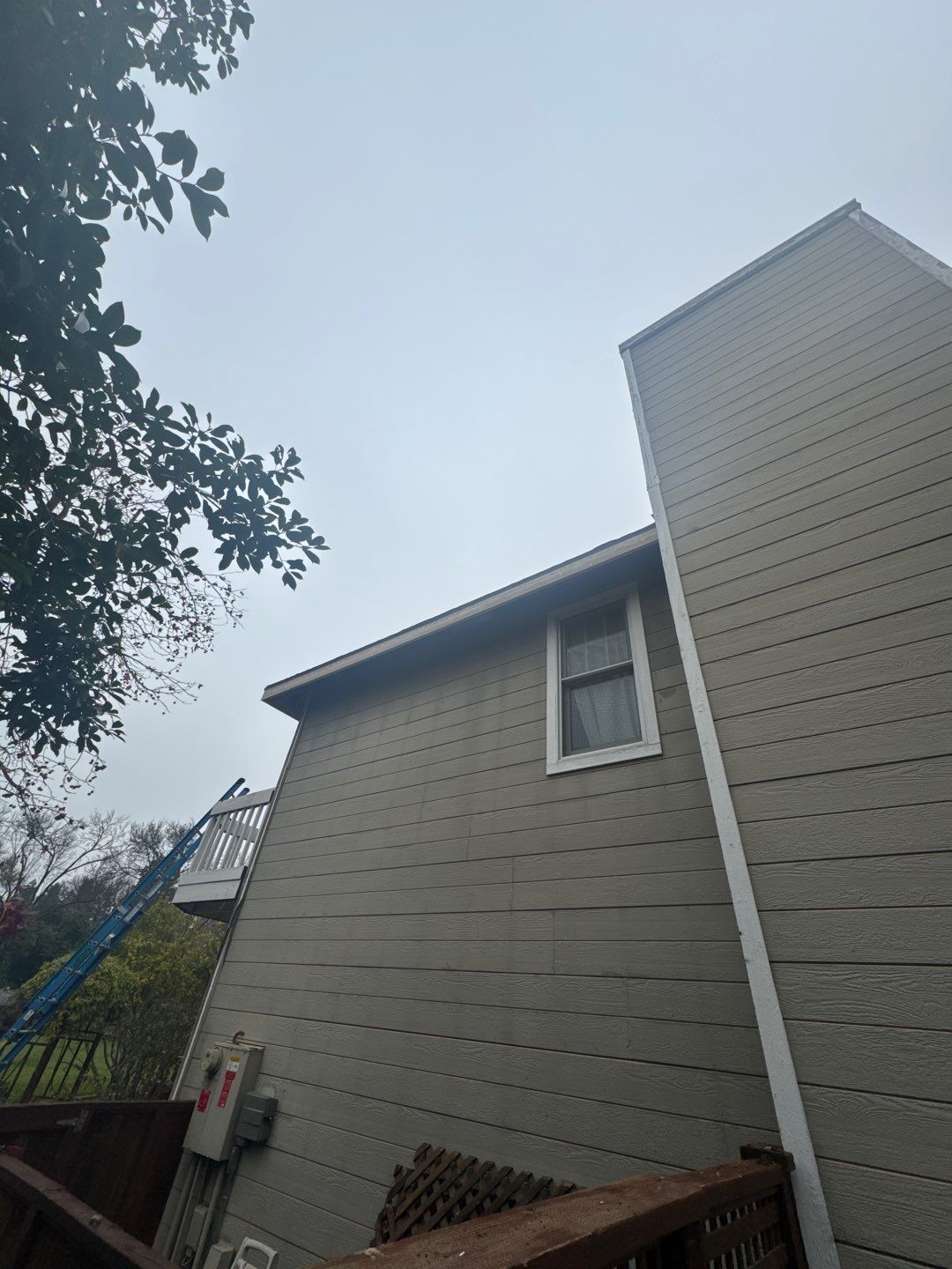 New shingles and gutters using GAF Timberline HDZ shingles and aluminum gutter by Straight Edge Roofing Inc