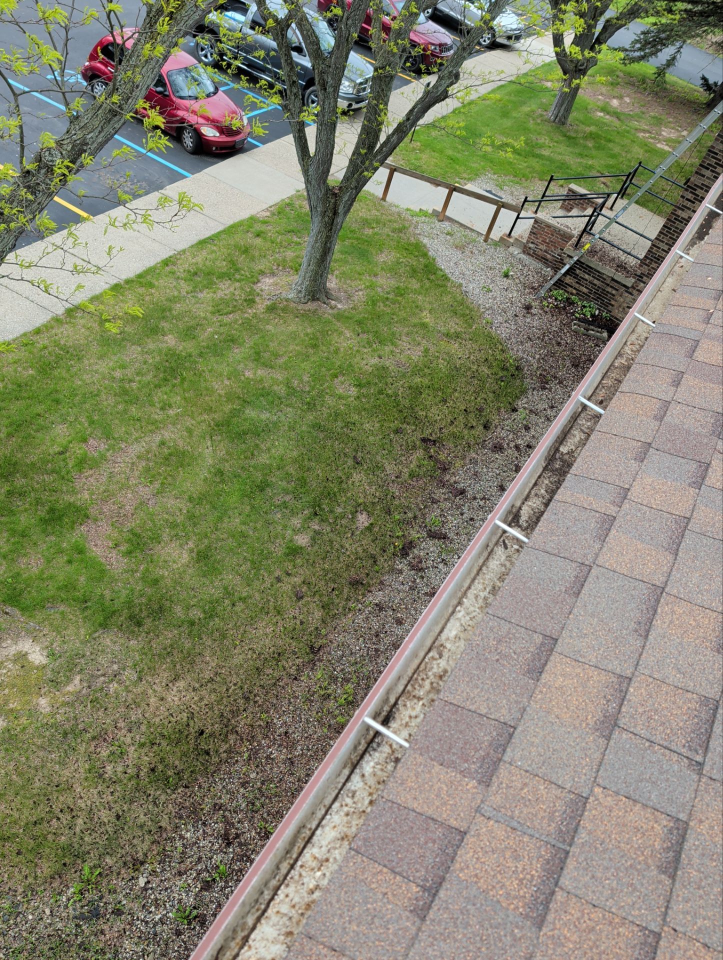 Commercial gutter cleaning Georgia after photo with clean gutters