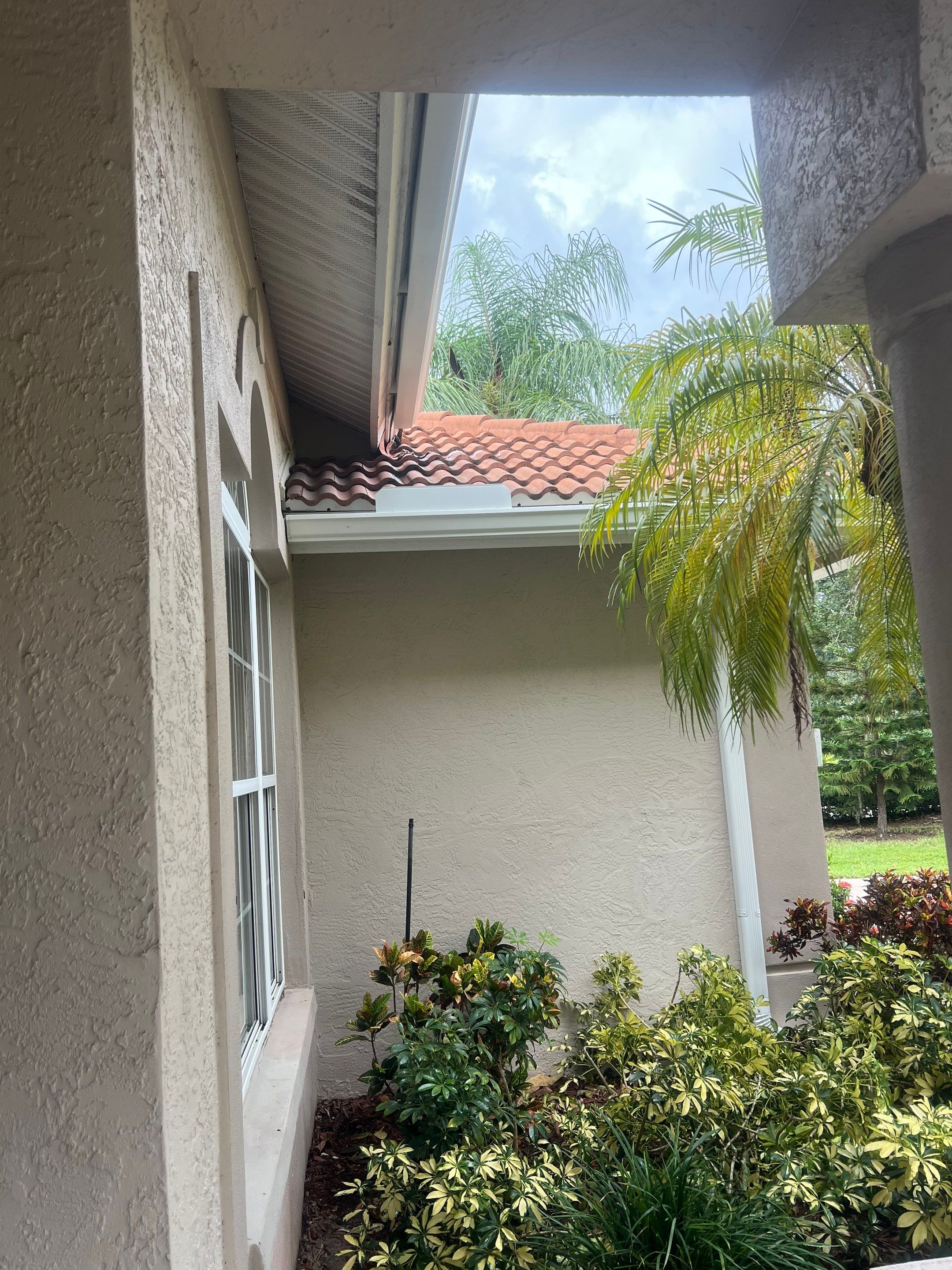6-inch White Seamless Gutters Installation by Gutter Professors