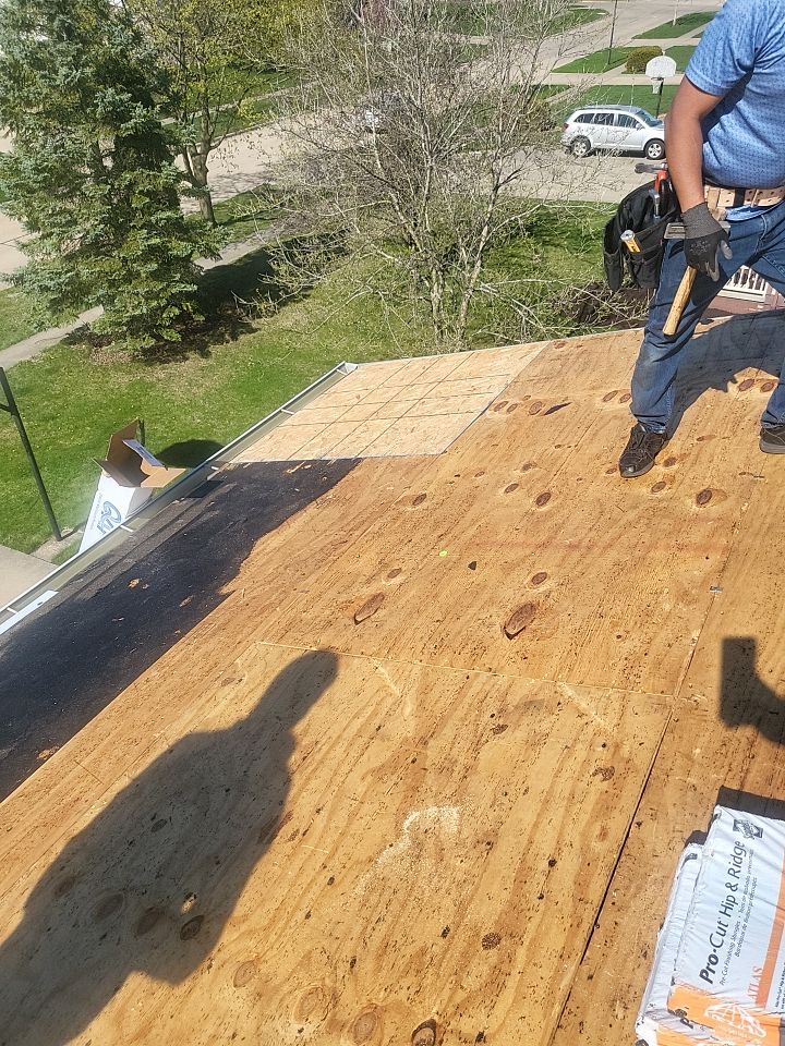 ATLAS PINNACLE COLOR: BLACK SHADOW DRIP EDGE: WHITE by Eagle Eye Roofing