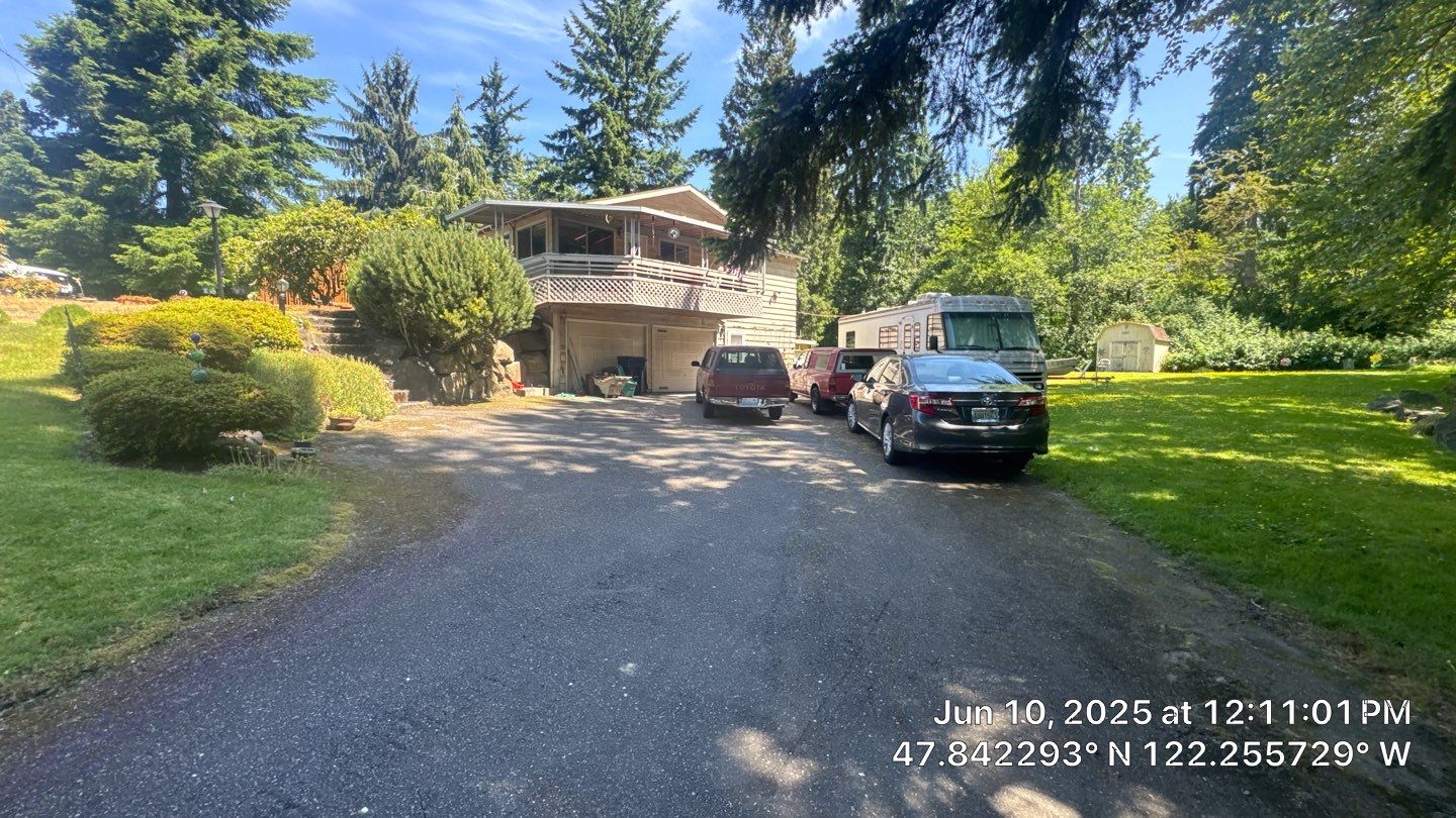 Modern Entry Fence by Jireh Asphalt & Concrete Inc 