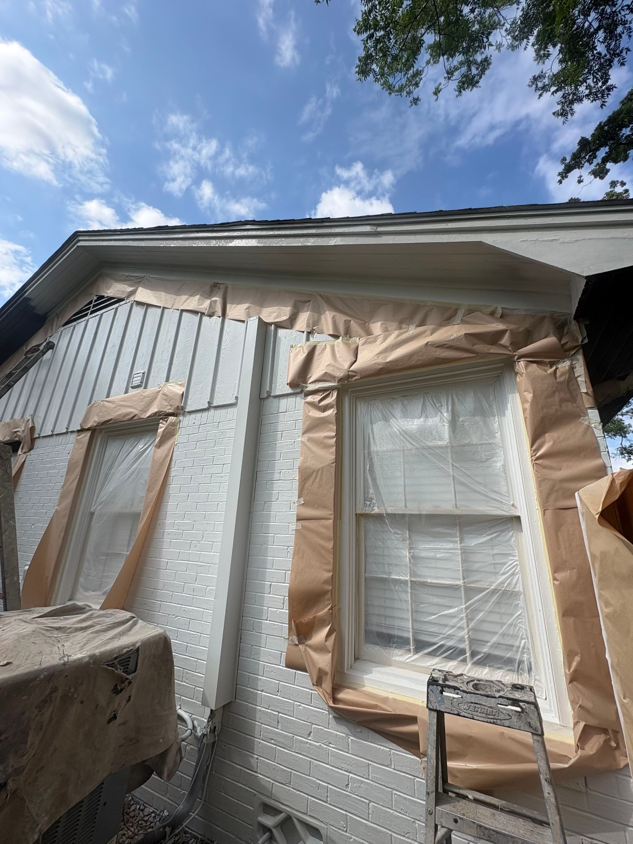 From Gray to Modern White: Exterior Repaint in Tyler, TX by Quality Coats Painting