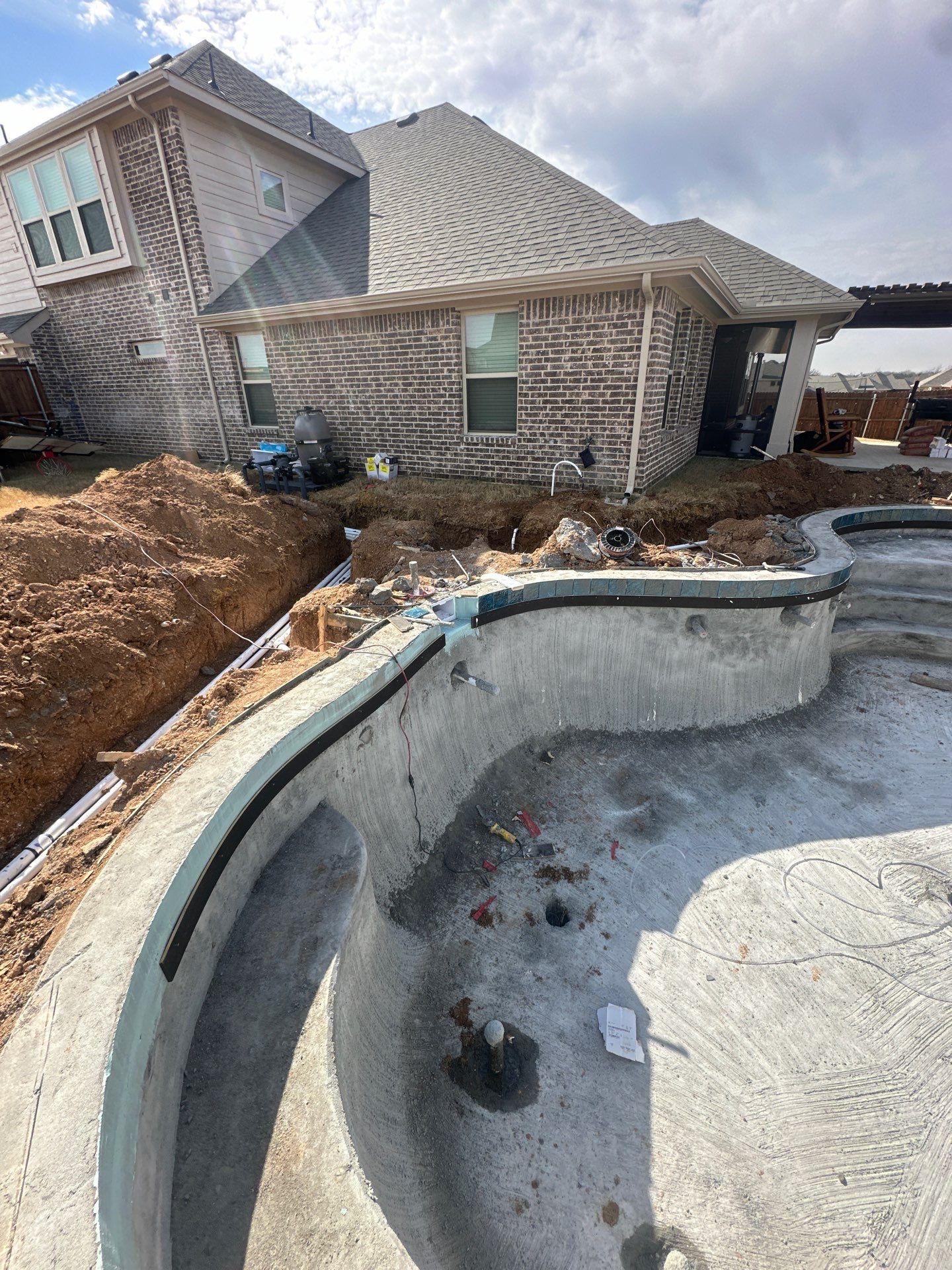 Large Freeform Pool with Tanning Ledge by Pinnacle Pools and Spas - DFW