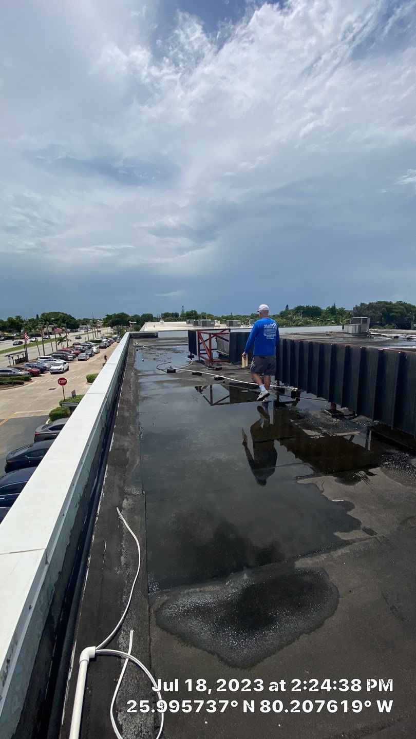 COMMERCIAL REROOF GAF TPO EVERGUARD 60 MIL SMOOTH WITH 1-1/2" INSULATION by Earl W. Johnston Roofing