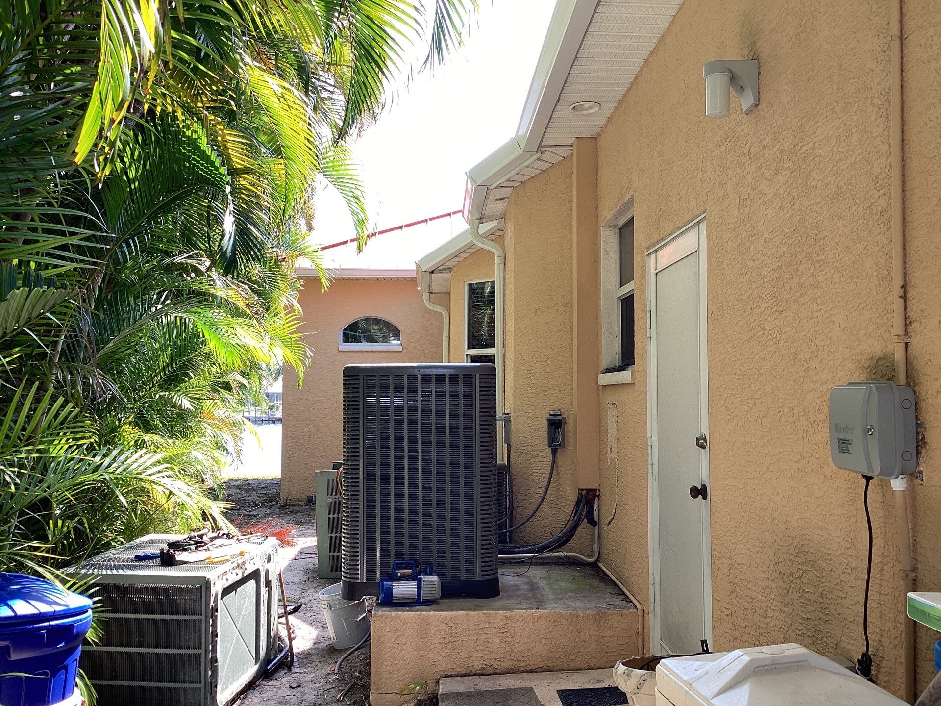 6 Inch Seamless Gutters using K-Style Seamless Gutters in Cape Coral FL by Gutter Professors