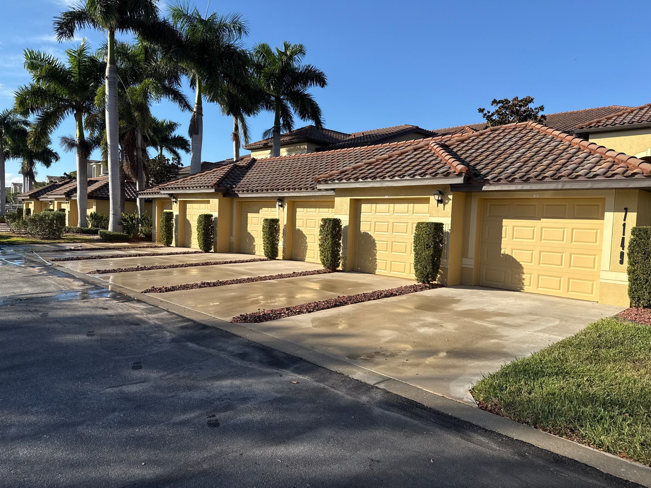 HOA Condo Concrete Driveway & Sidewalk Cleaning – River Strand Community, Bradenton, FL by Sunshine AquaWash