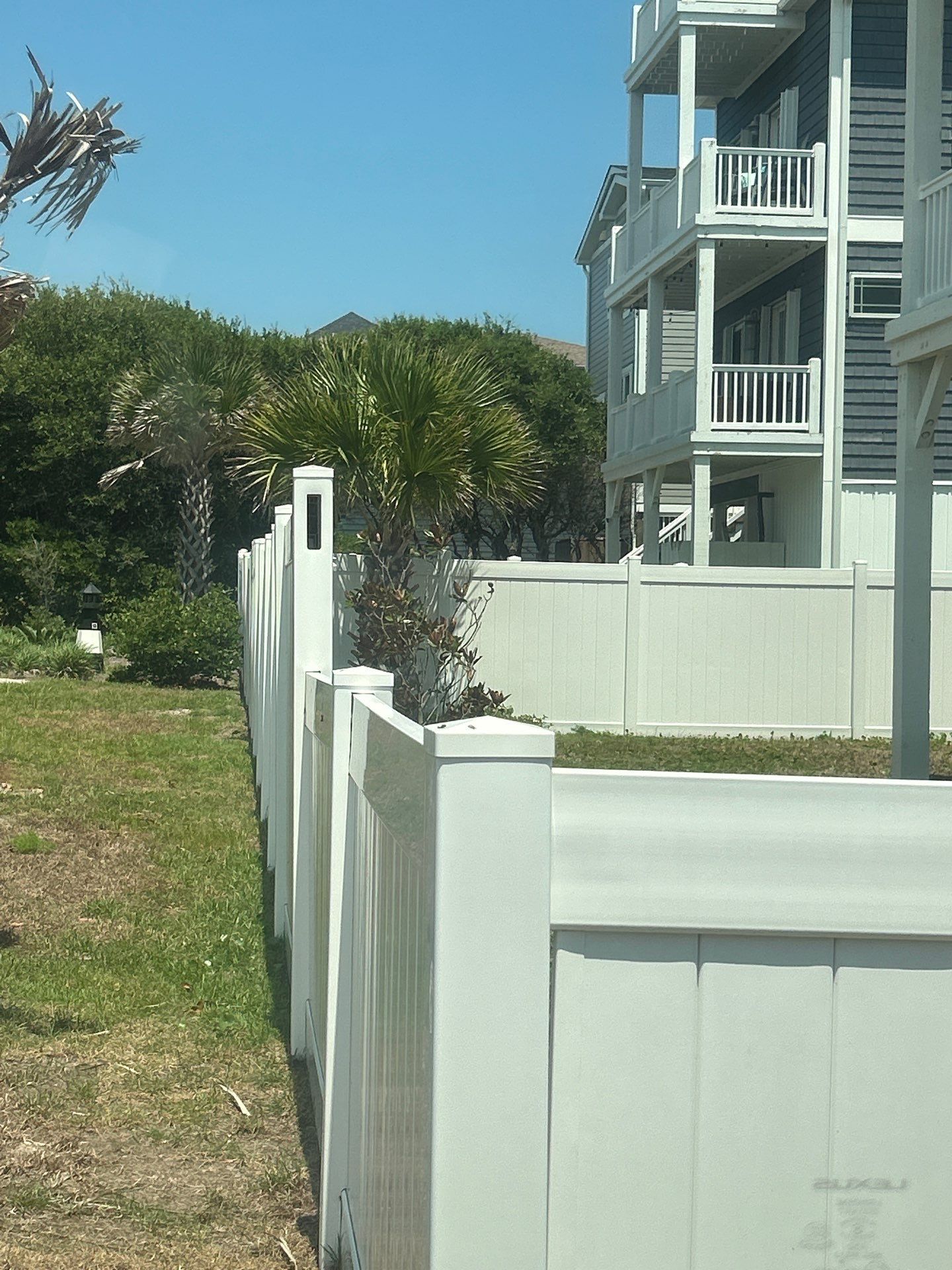 Hamilton Vinyl Privacy Project in Surf City by Superior Fence and Rail