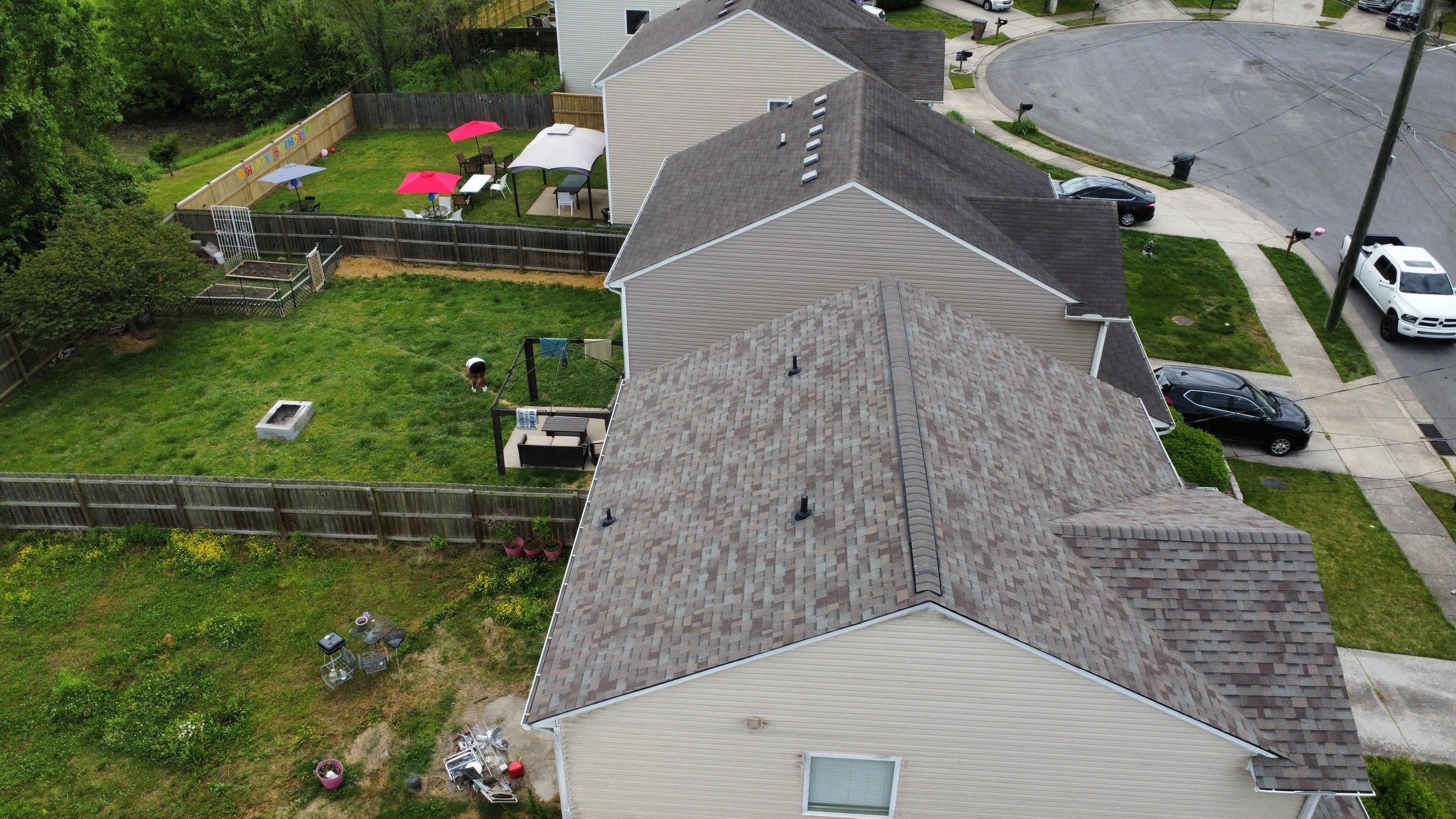 Residential Roofing Installation using Owens Corning TruDef Oakridge Roofing System by Undersun Roofing 
