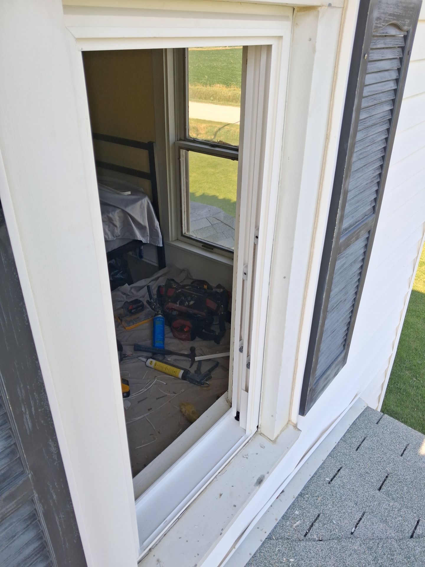 A Fresh Look with Midway Hawthorn Series Windows by United Windows and Siding LLC