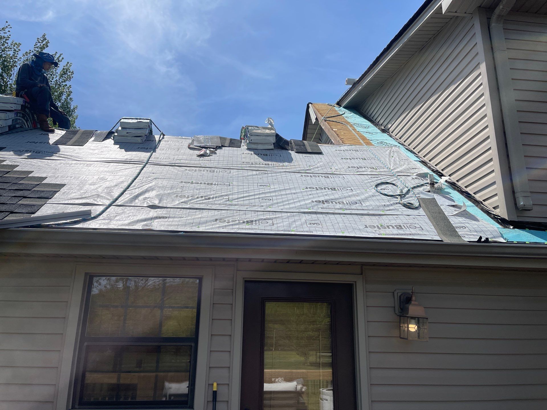 Residential Roofing Installation using GAF Timberline HDZ Charcoal by Undersun Roofing 