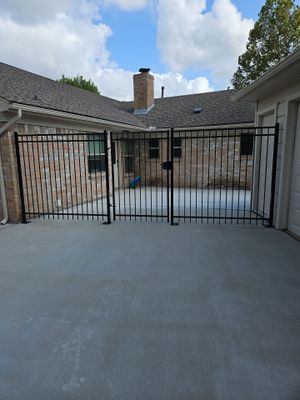 Iron fence installation using 6ft - 3 Rail - Ameristar Montage