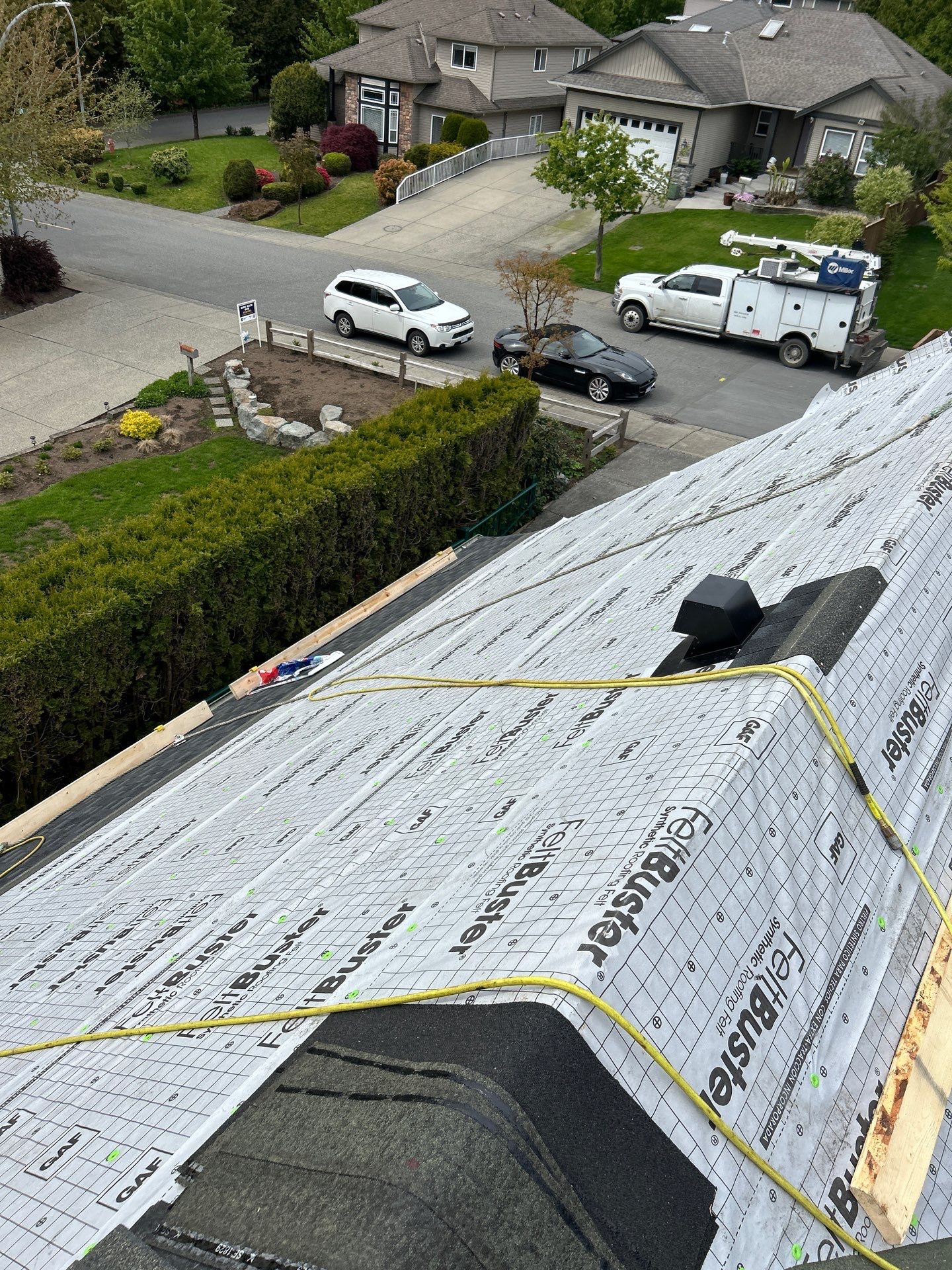 Residential Re-Roof using GAF timberline HDZ Charcoal by Top Notch Roofing Inc