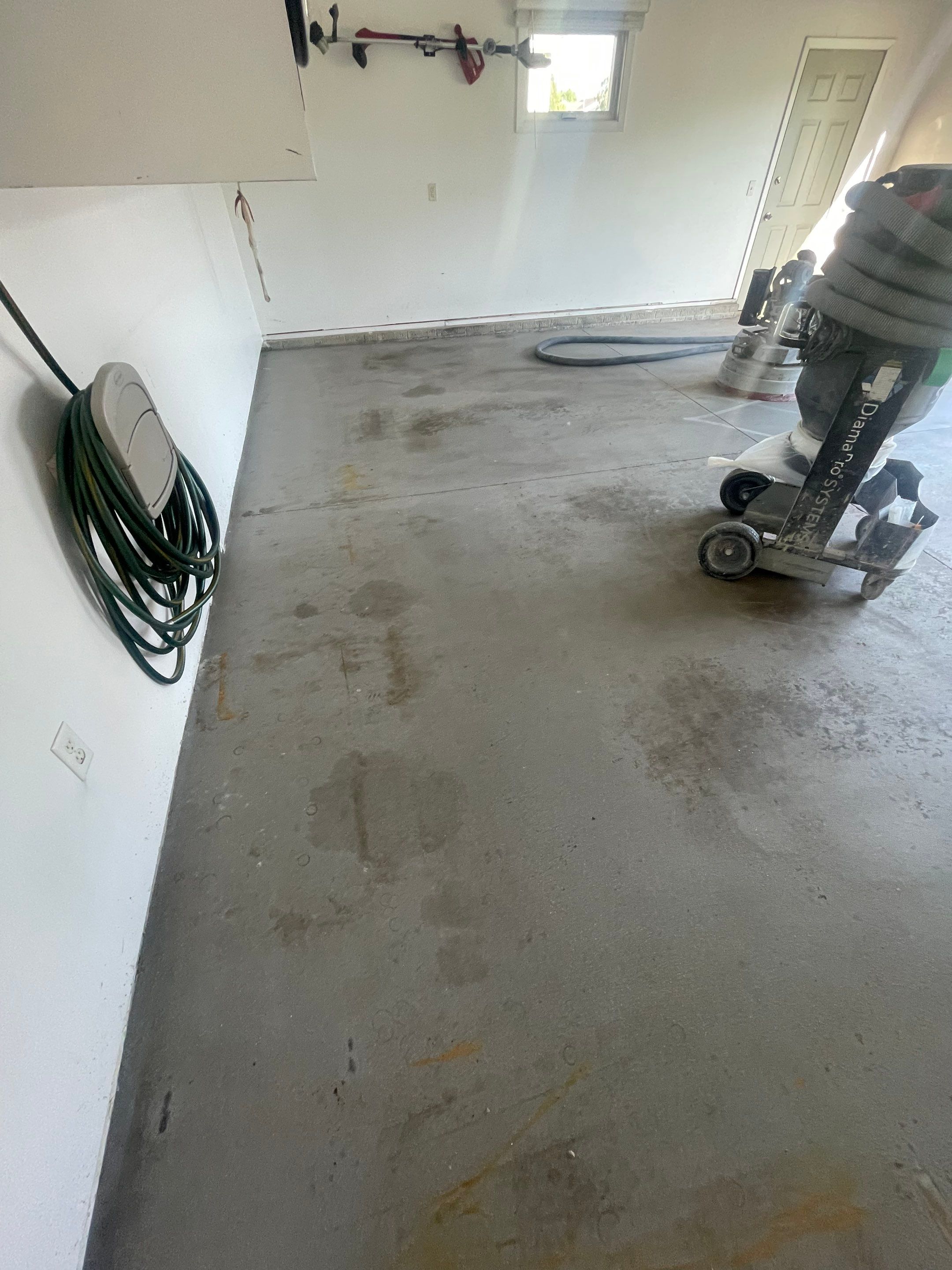 Sioux Falls Garage Floor Coating with Nightfall Decorative Chips by Select Painting, Coatings & Garage Cabinets