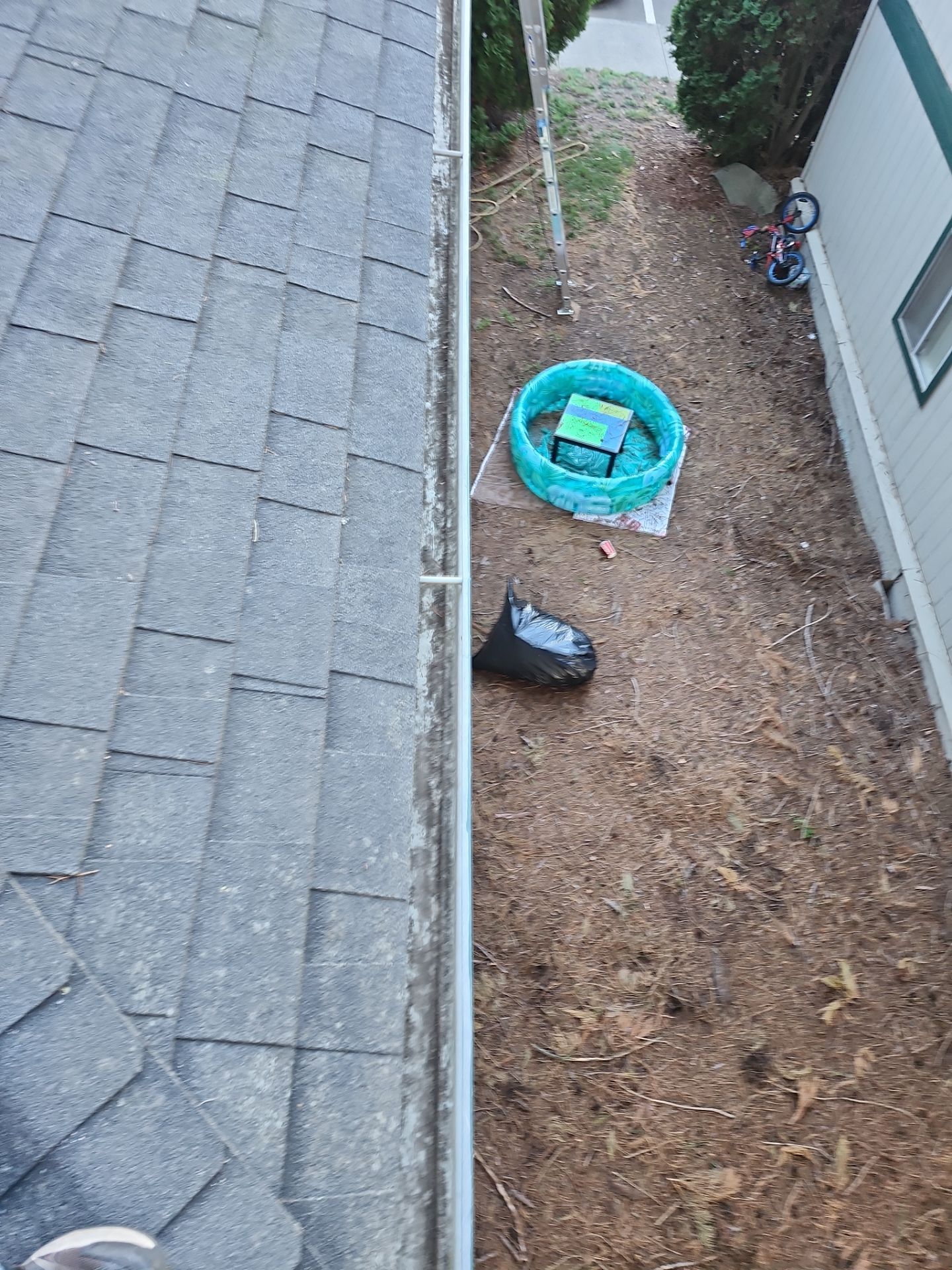 HOA gutter cleaning after photo Salem, OR .
