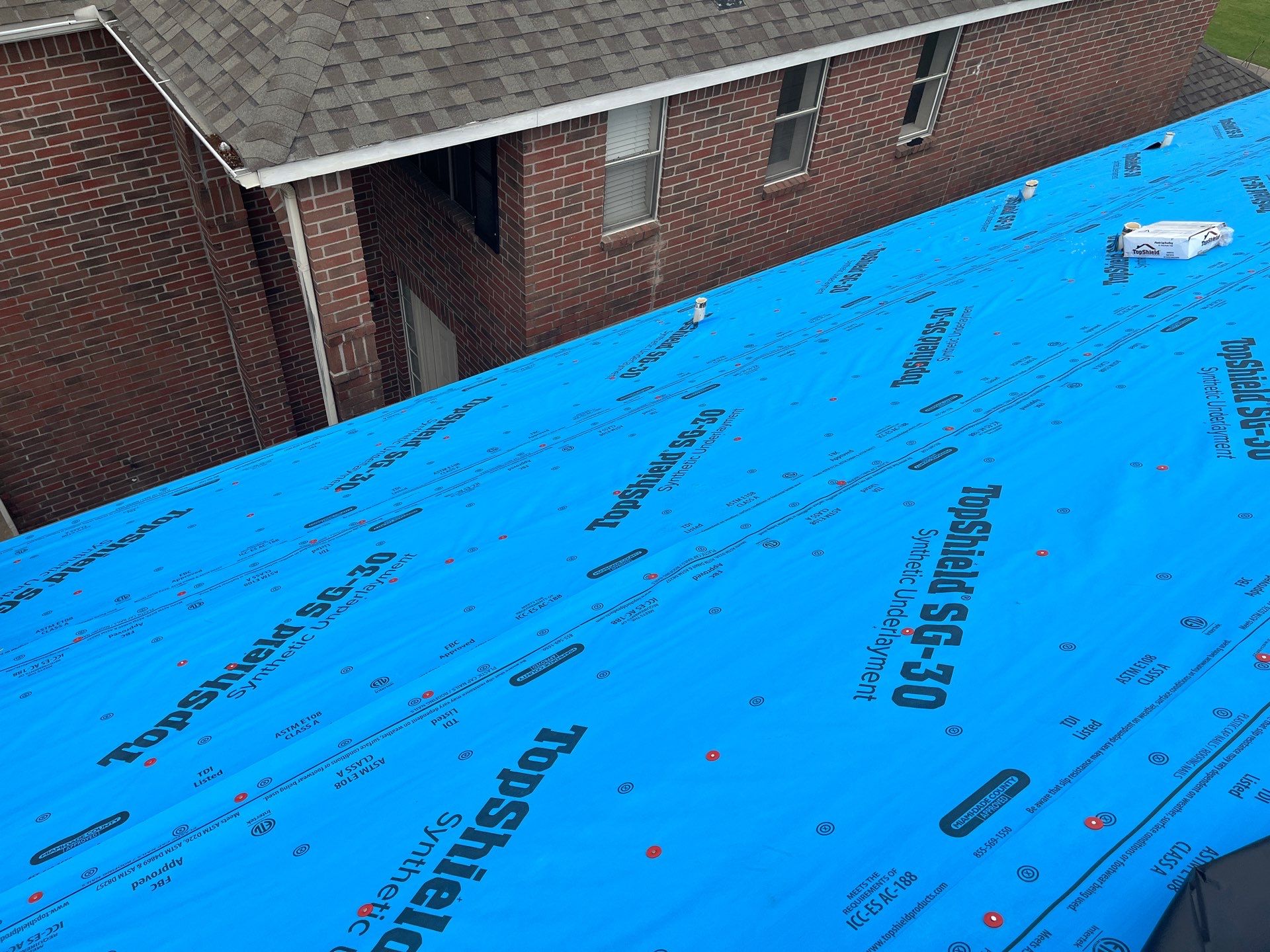 Residential Roofing Installation using Owen's Corning Duration (Lifetime) Shingles by Roof Repair Company
