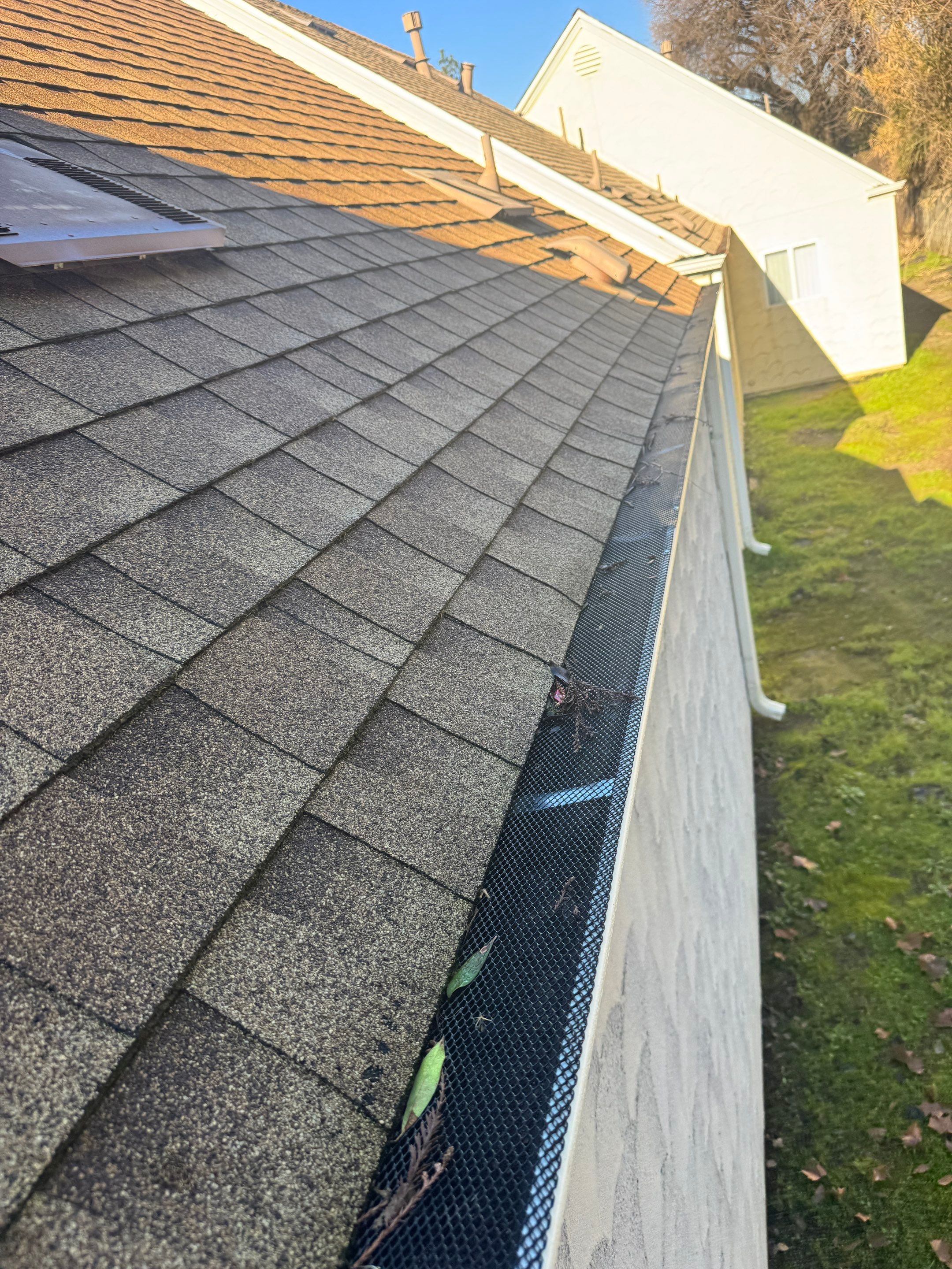 HOA gutter cleaning after photo.
