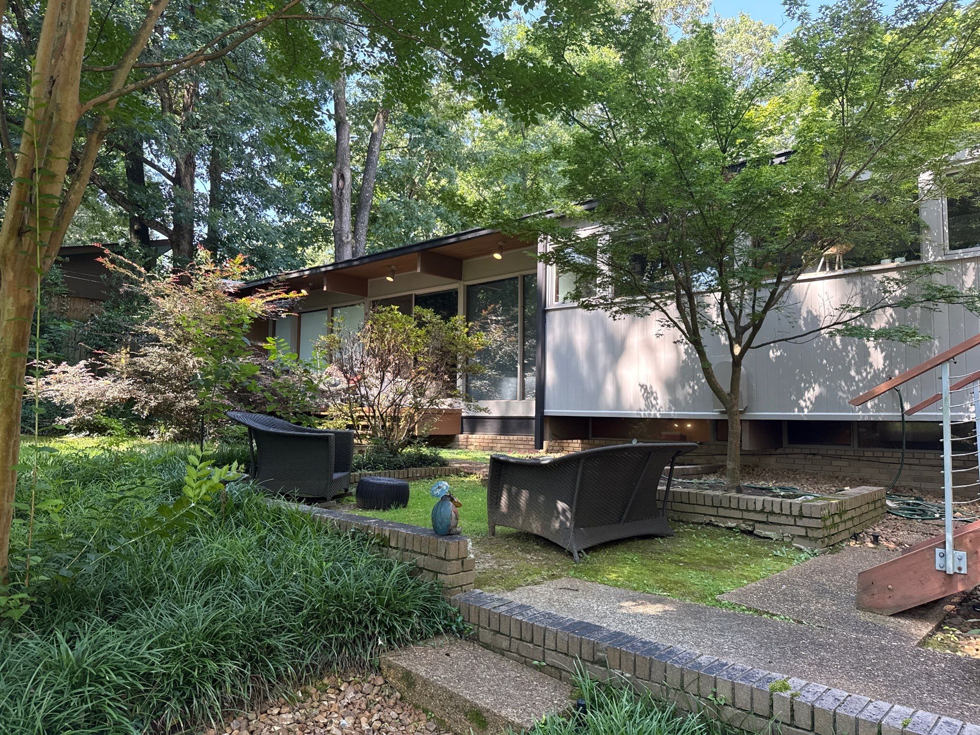 Modern Metal Siding and Deck Railing Renovation in Memphis by Revival Roofing Services