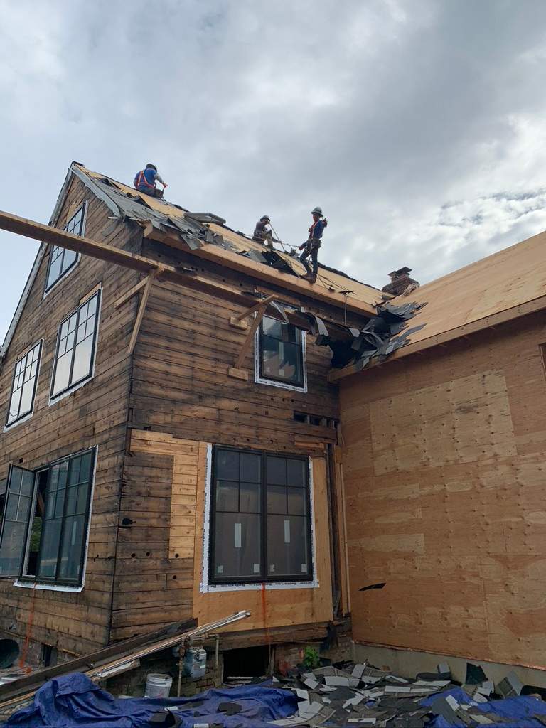 Roof, skylights, soffits and gutters. by Nisi Home Improvement