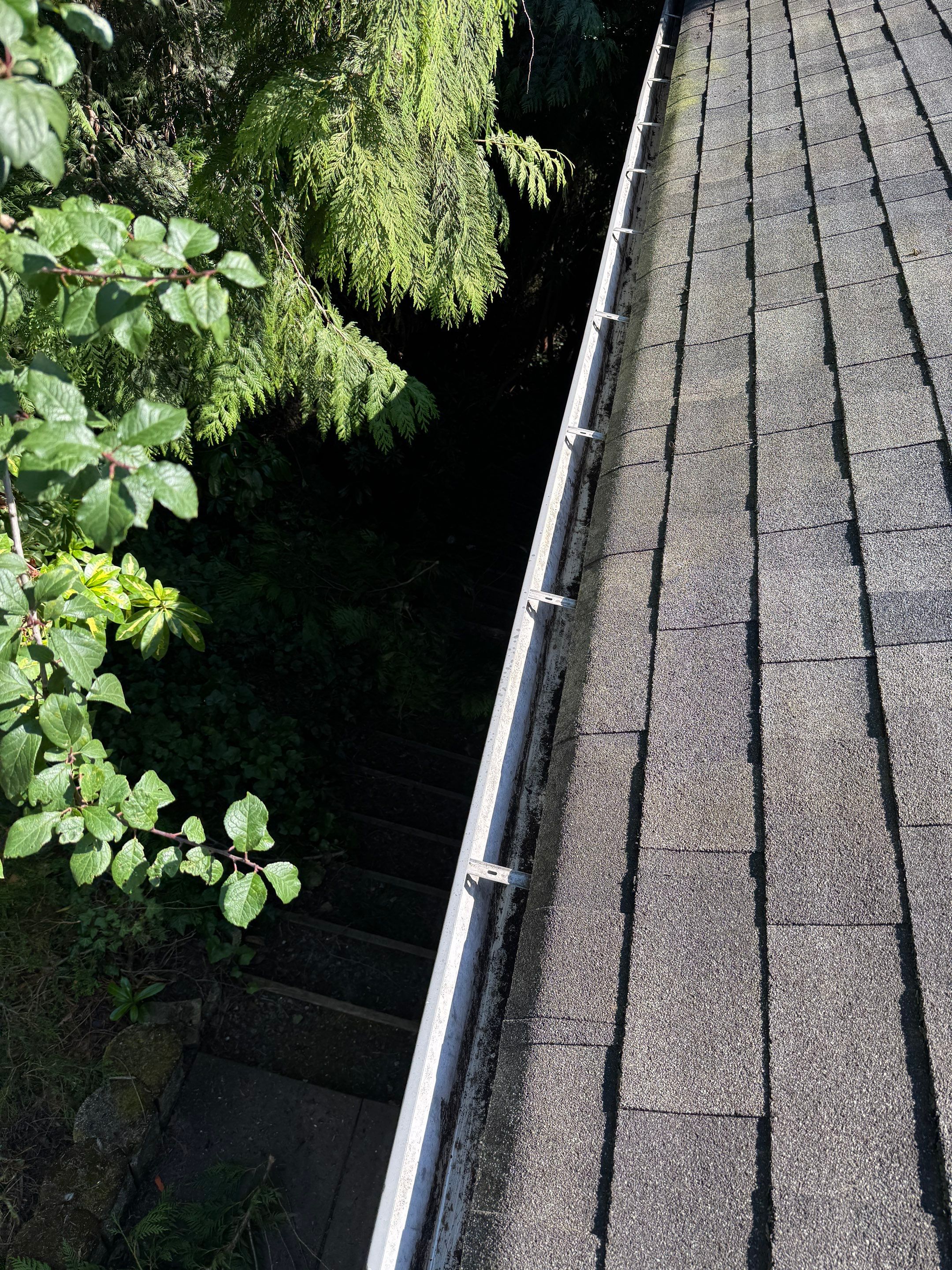 Gutter Cleaning in West Vancouver by YVR Construction Group