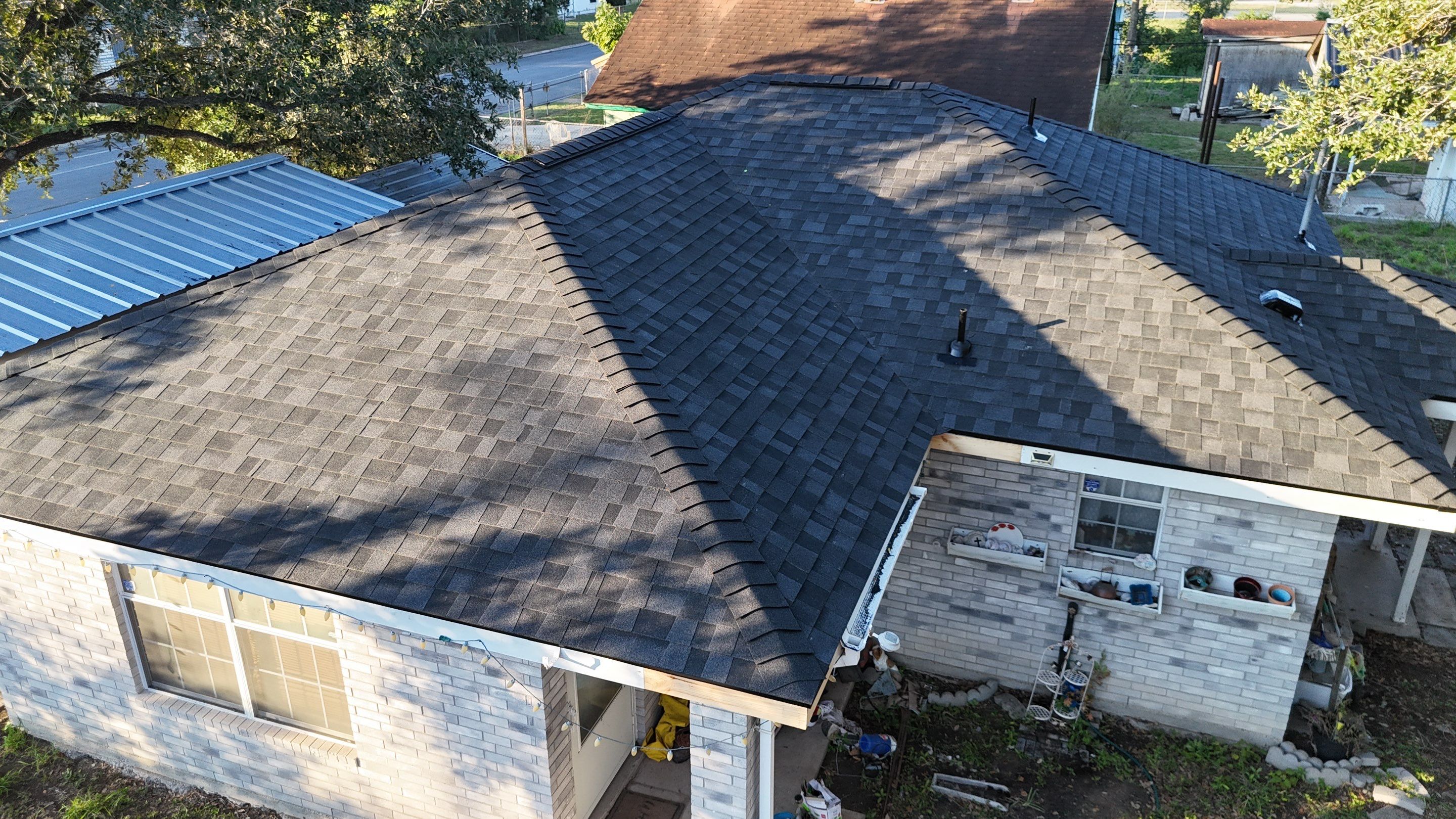 Oakridge Onyx Black in Elsa, Tx by PMG Home LLC