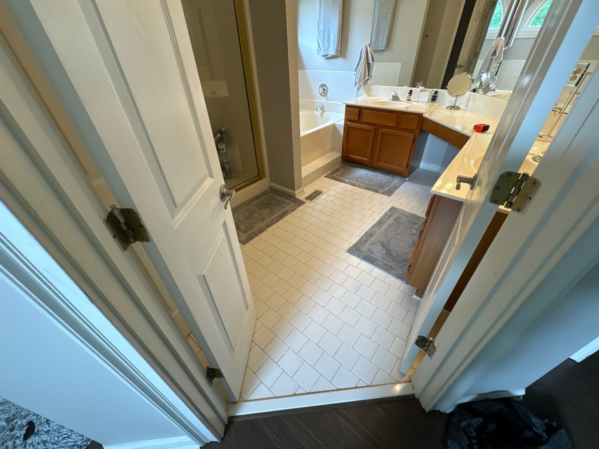 Master bathroom renovation by Prudencio