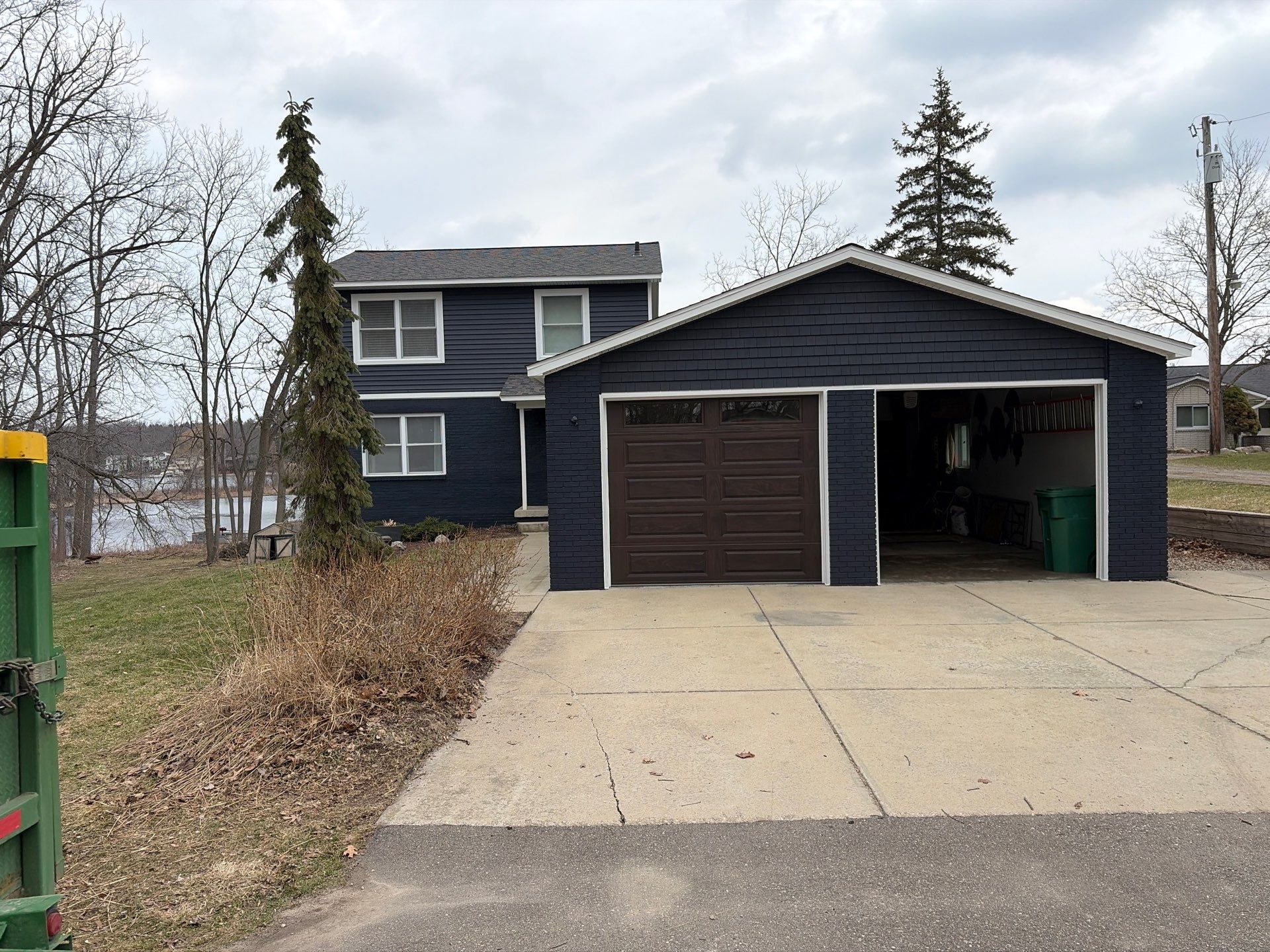 Siding Replacement using Alside Charter Oak D4.5" by 180 Contractors