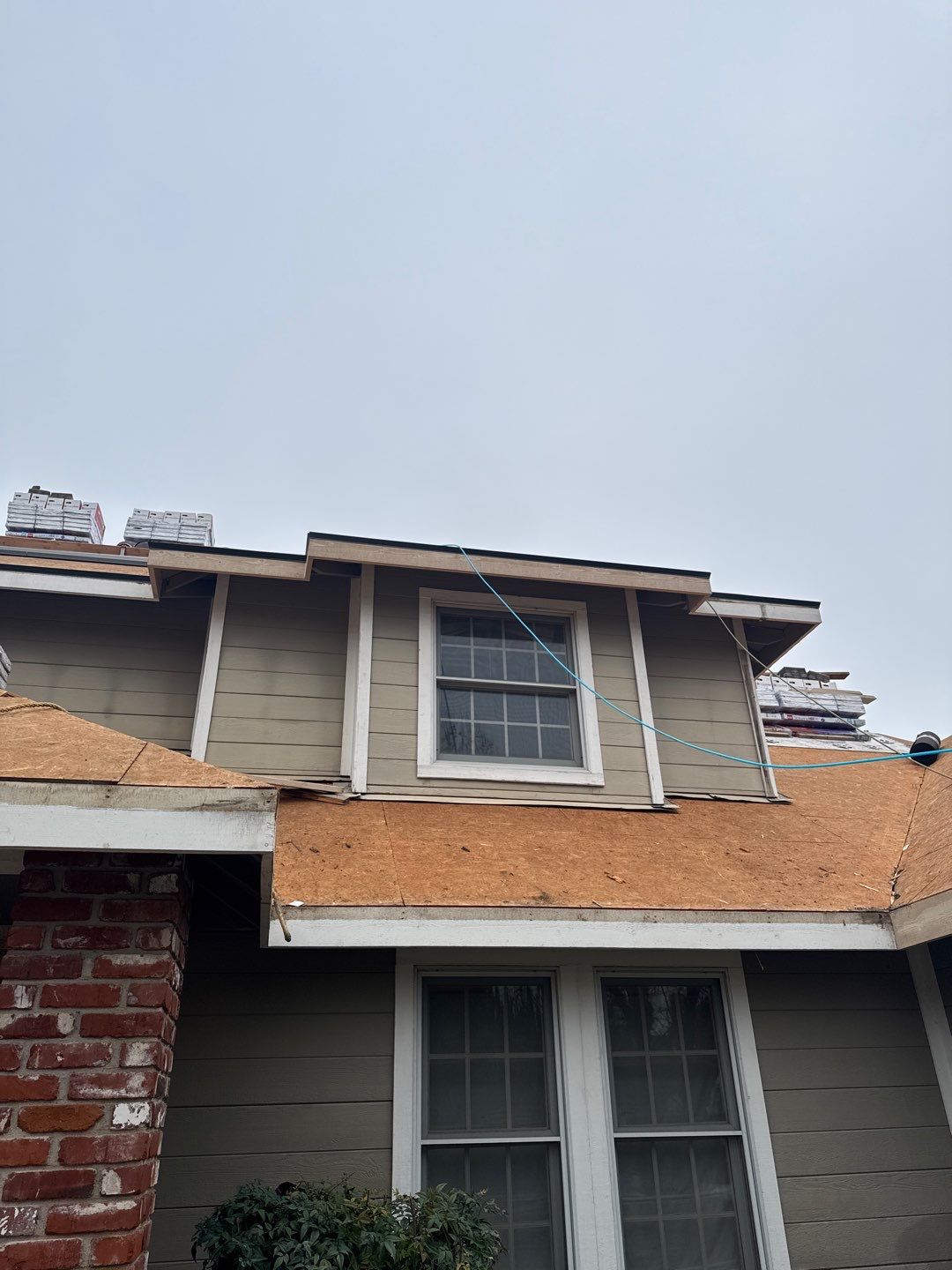 New shingles and gutters using GAF Timberline HDZ shingles and aluminum gutter by Straight Edge Roofing Inc