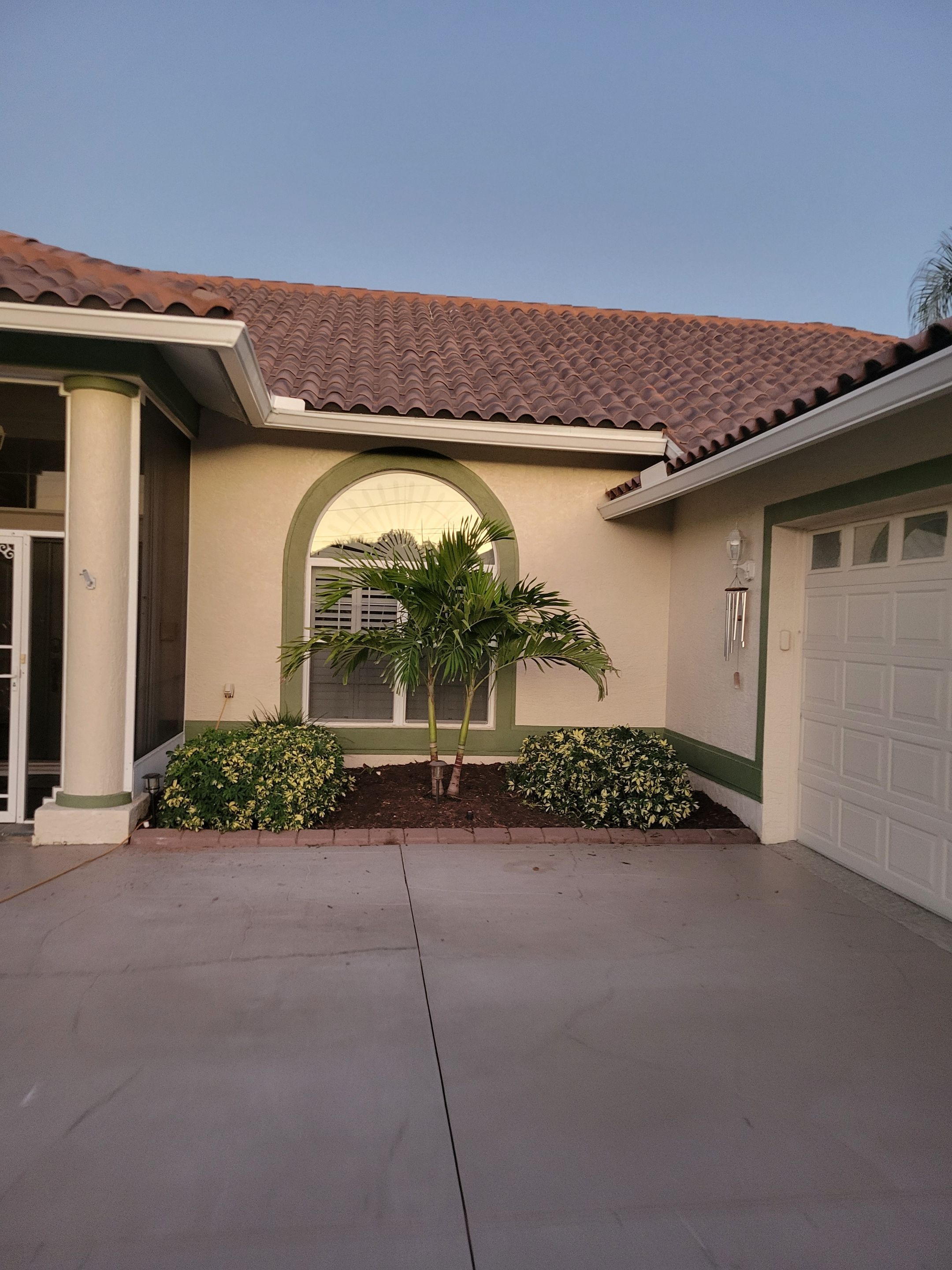 Modern 7 inch K-Style Gutters in Fort Myers FL by Gutter Professors