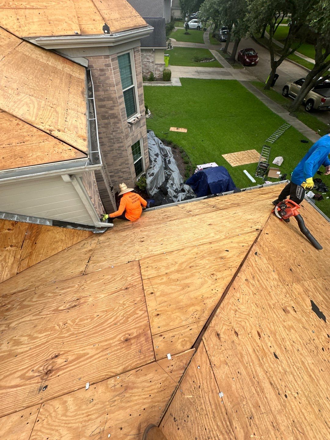 Residential Roofing Installation using Owen's Corning Duration (Lifetime) Shingles by Roof Repair Company