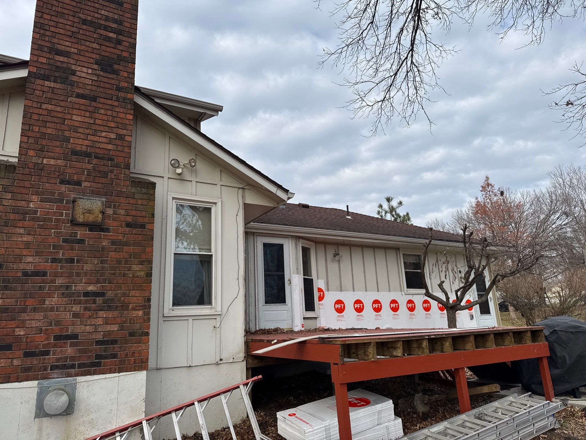 Siding Installation using Exterior Portfolio Vinyl Siding in Raymore Mo  by EEC  Windows, Siding & Roofing 