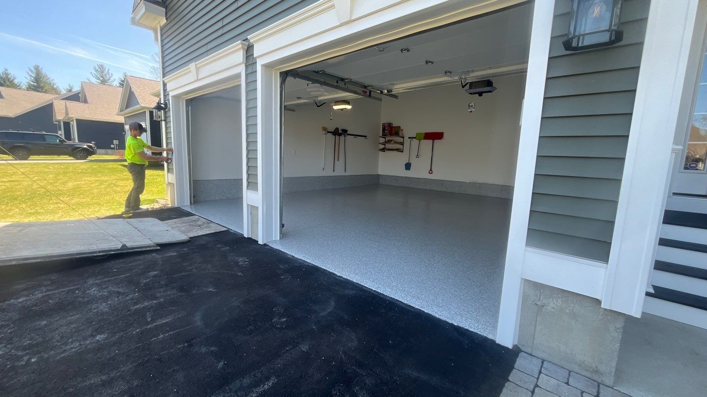 Garage in Londonderry, NH 03053 by Symphony Concrete Coatings