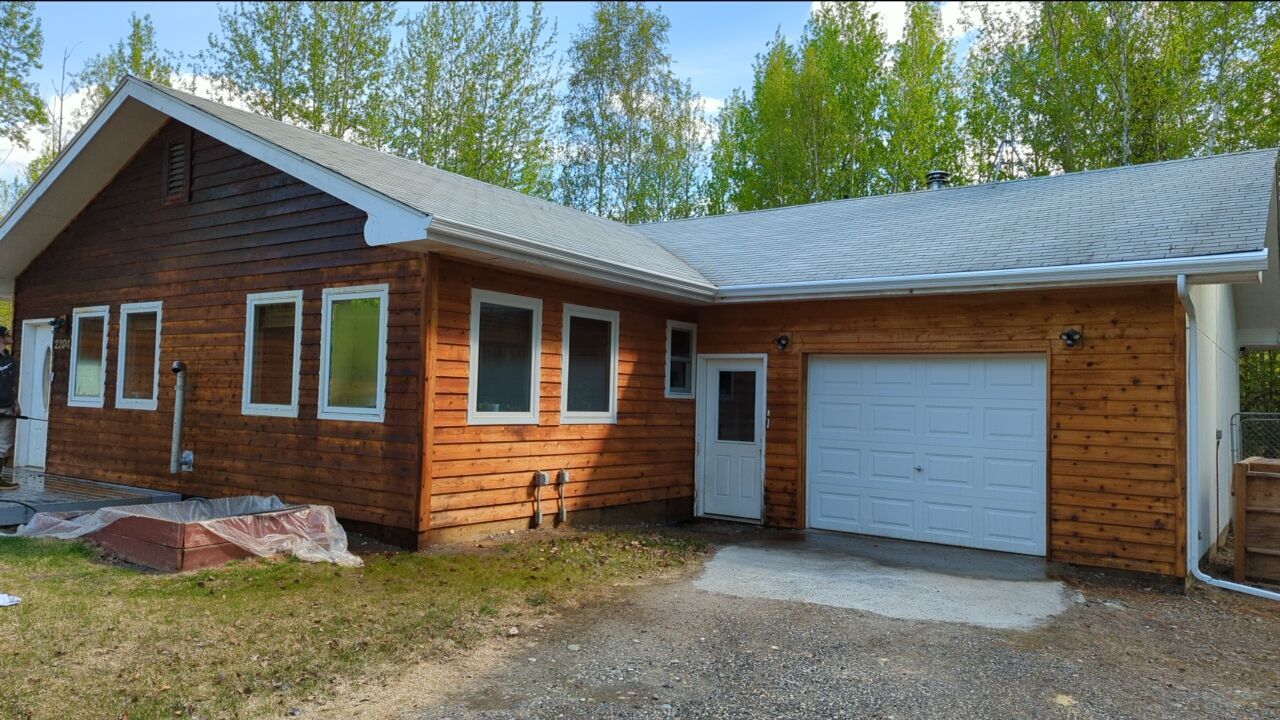 Brightened Cedar Siding & Garage by Midnight Sun Painting
