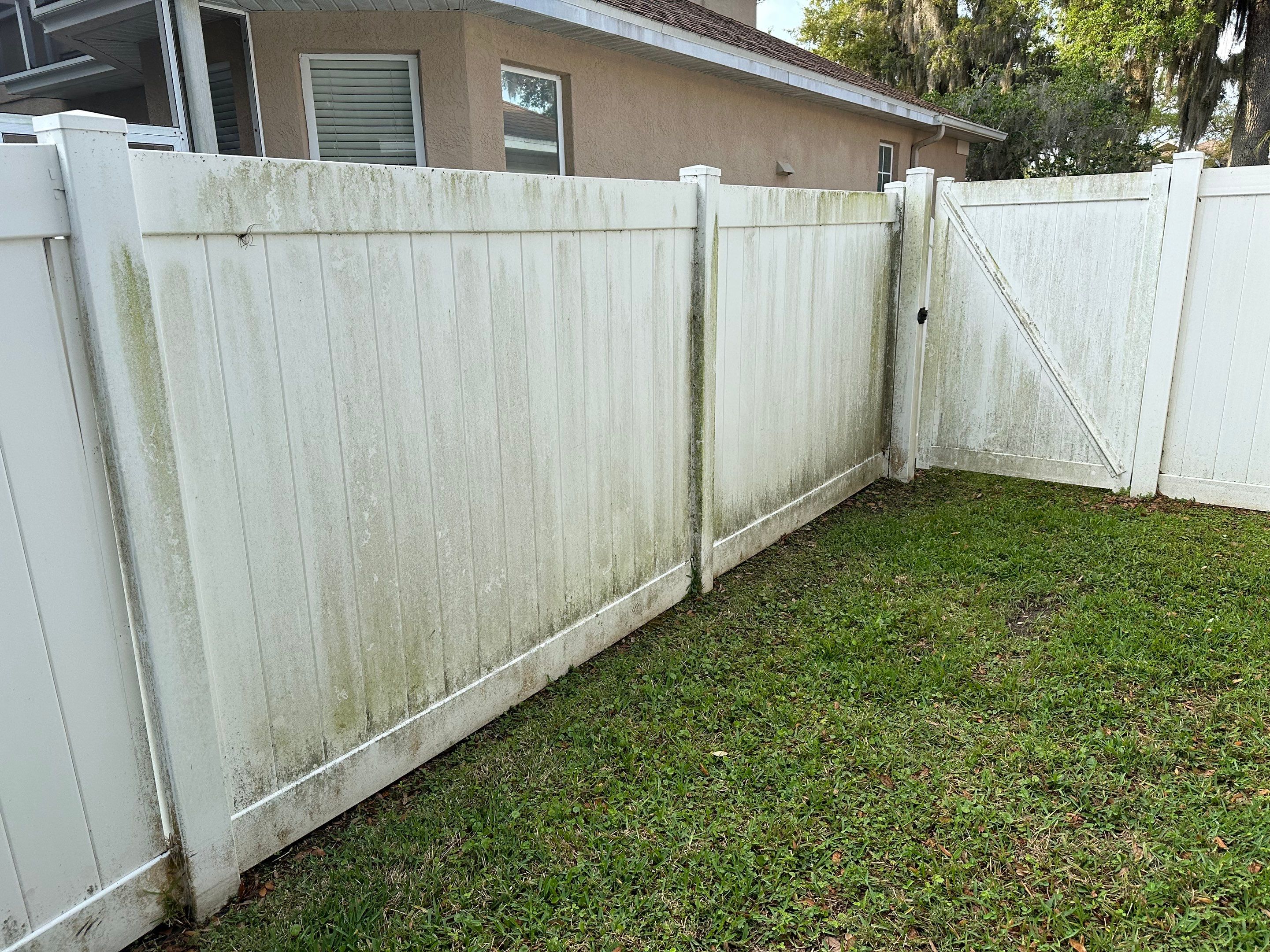 House Wash, Vinyl Fence, Patio, Driveway & Sidewalk Cleaning in Oakley Place, Ellenton, FL | Sunshine AquaWash by Sunshine AquaWash