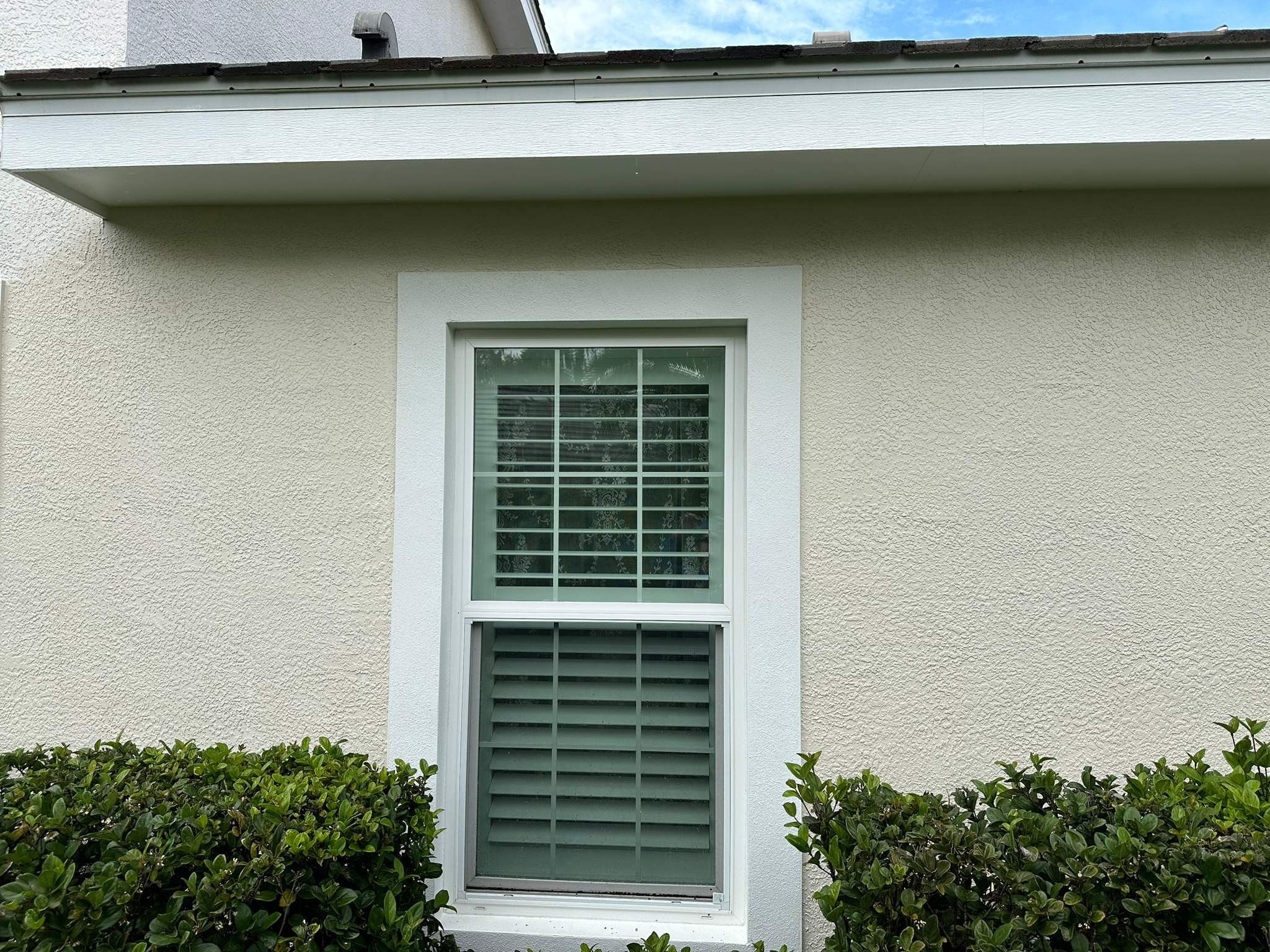 House Wash & Pool Screen Enclosure Cleaning in Winding River Community, Bradenton, FL | Sunshine AquaWash by Sunshine AquaWash