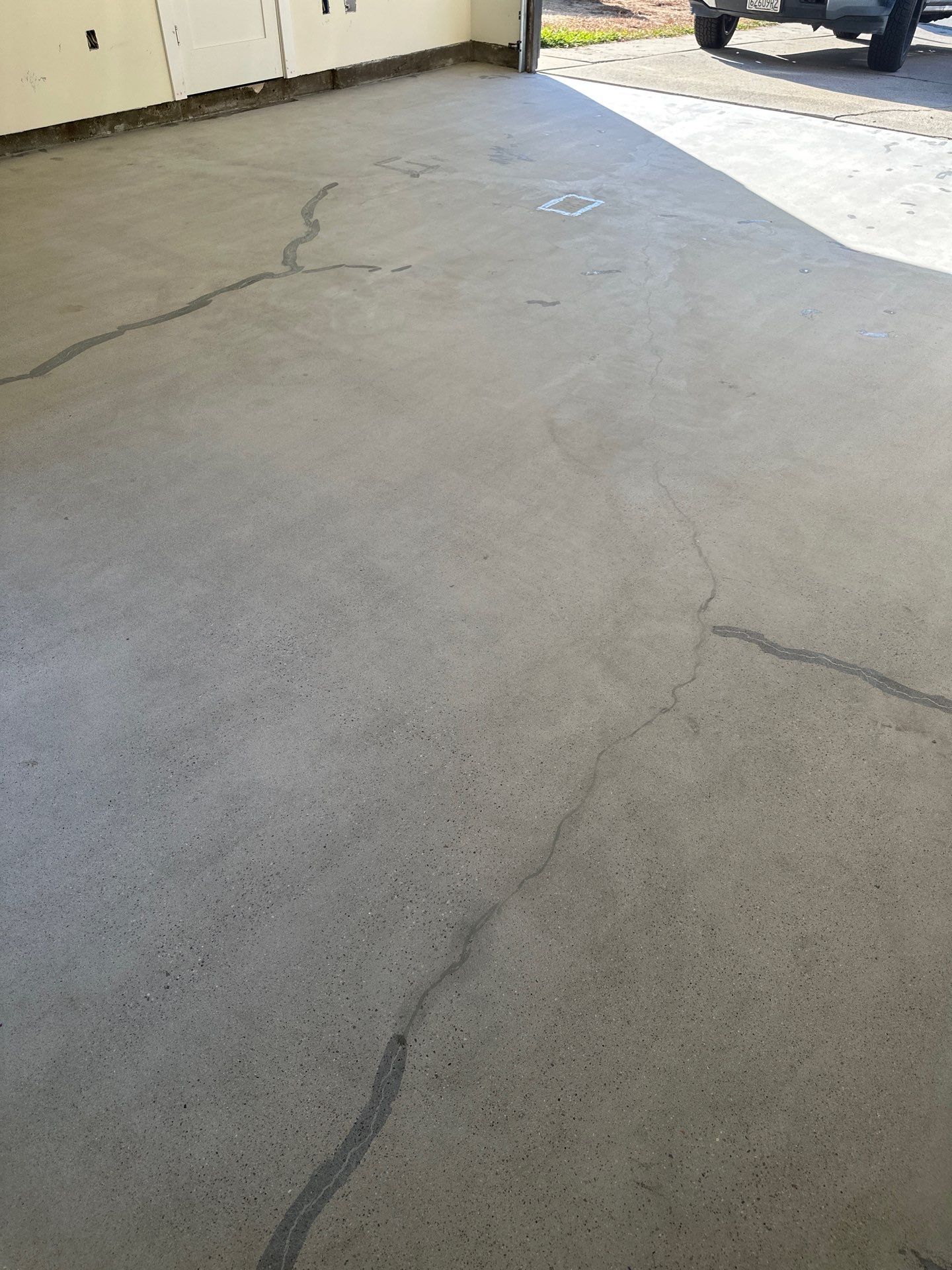 Polyurea Garage Floor Coating with Tidal Wave Flake Finish by MGP Coatings