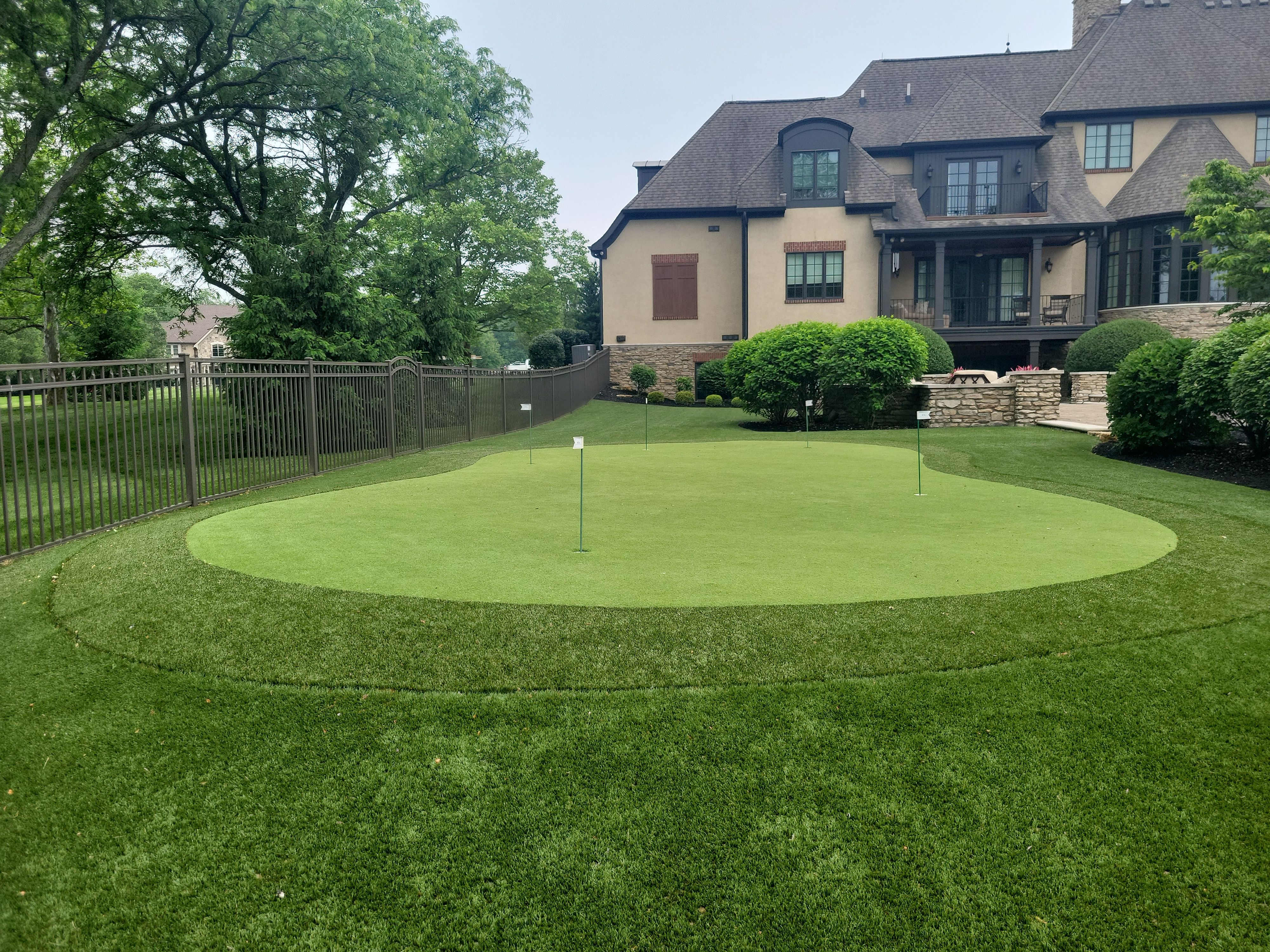 Custom Backyard Putting Green and Synthetic Turf Lawn in Delaware by Southwest Greens Midwest