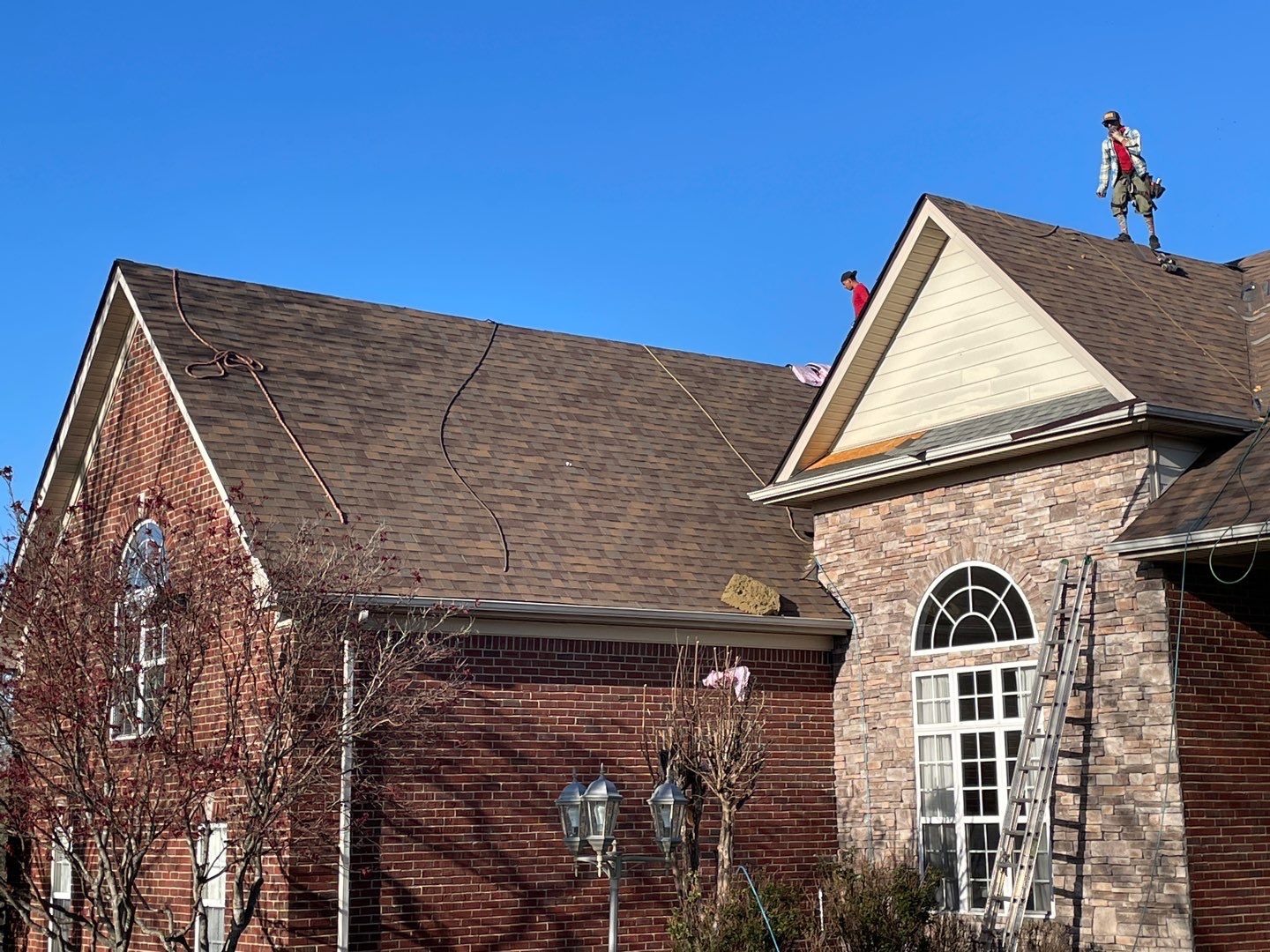 Owens Corning Duration in Teak by Undersun Roofing 