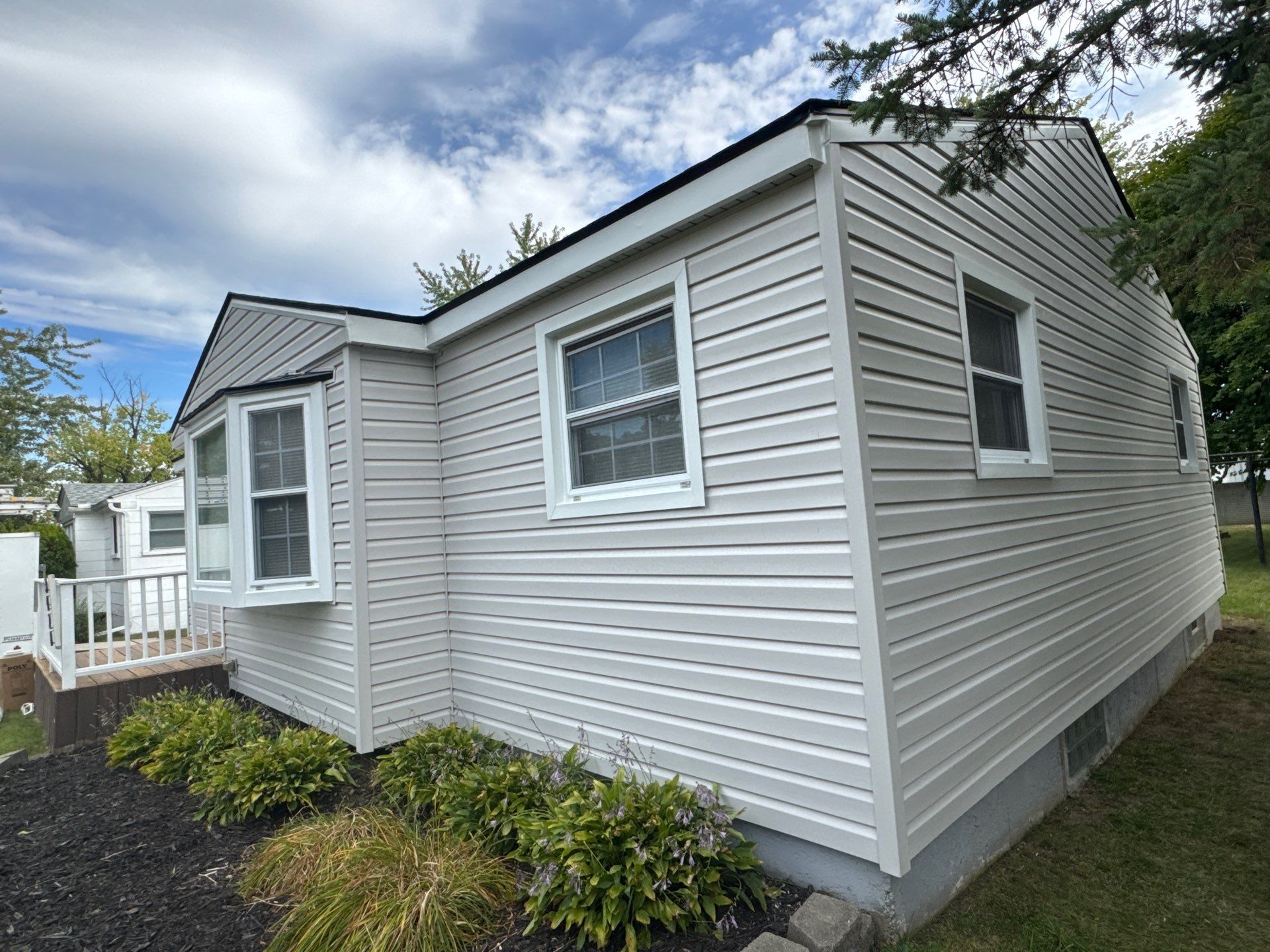 Siding Replacement using Alside D5" Platinum Grey by 180 Contractors